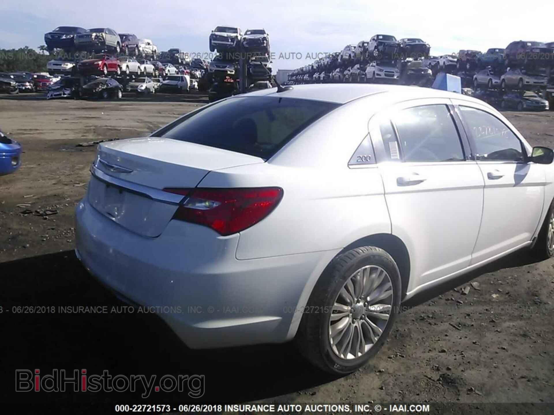 2013 Chrysler 200 - VIN: 1C3CCBAB3DN670915 - Photo 4