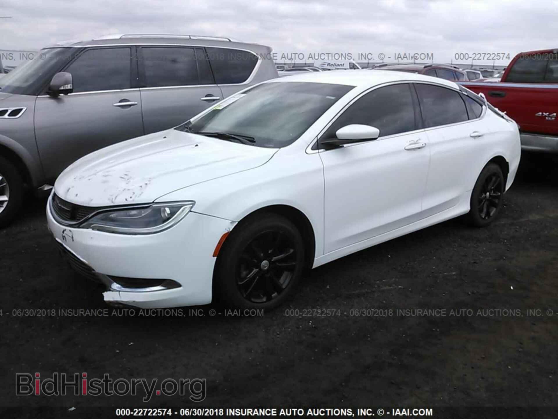 2015 Chrysler 200 - VIN: 1C3CCCAB2FN645044 - Photo 2