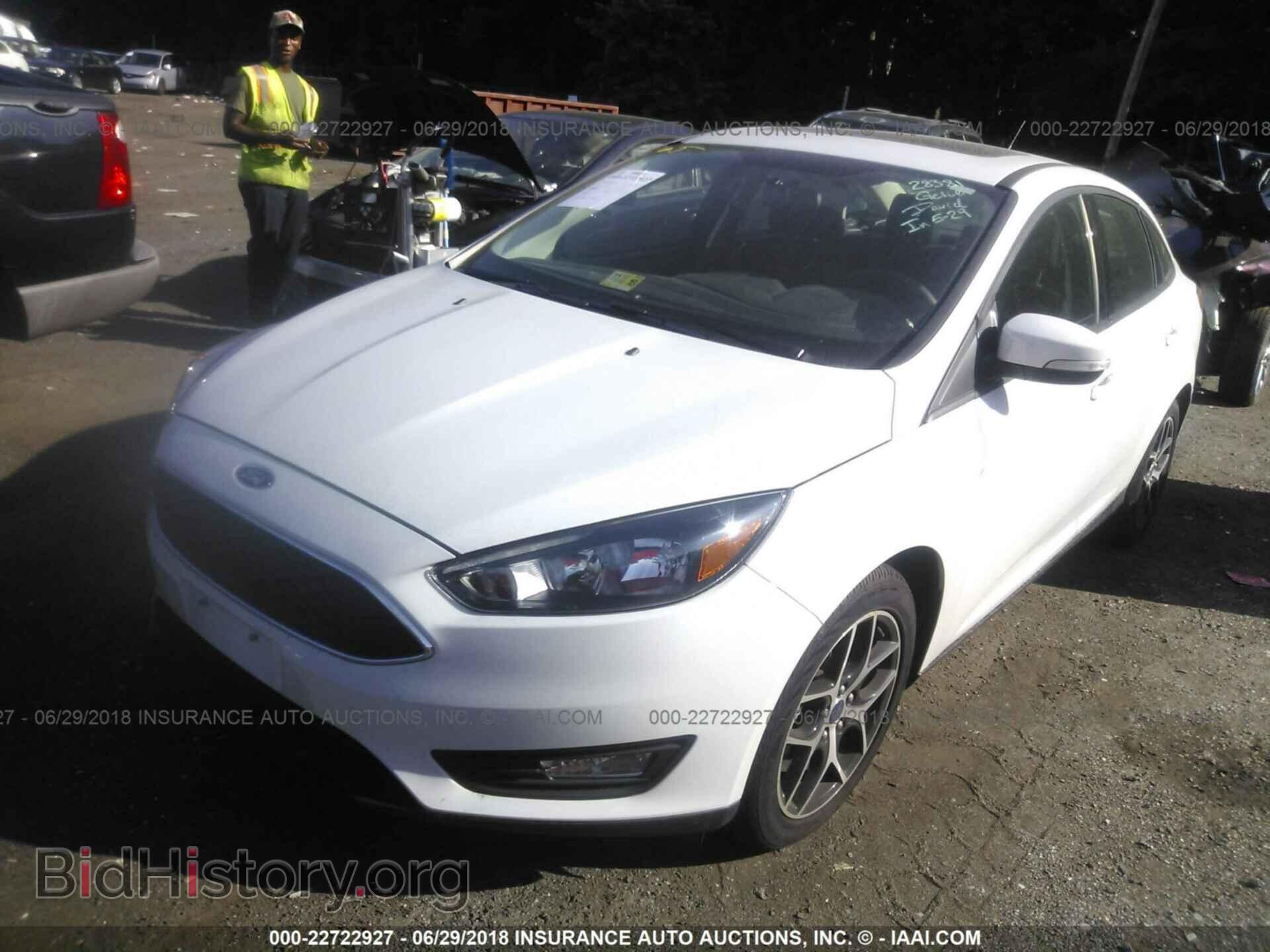 2018 Ford Focus - VIN: 1FADP3H22JL202249 - Фото 2