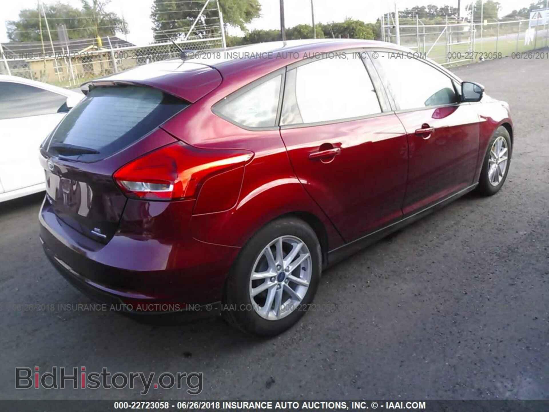 2016 Ford Focus - VIN: 1FADP3K23GL404650 - Photo 4