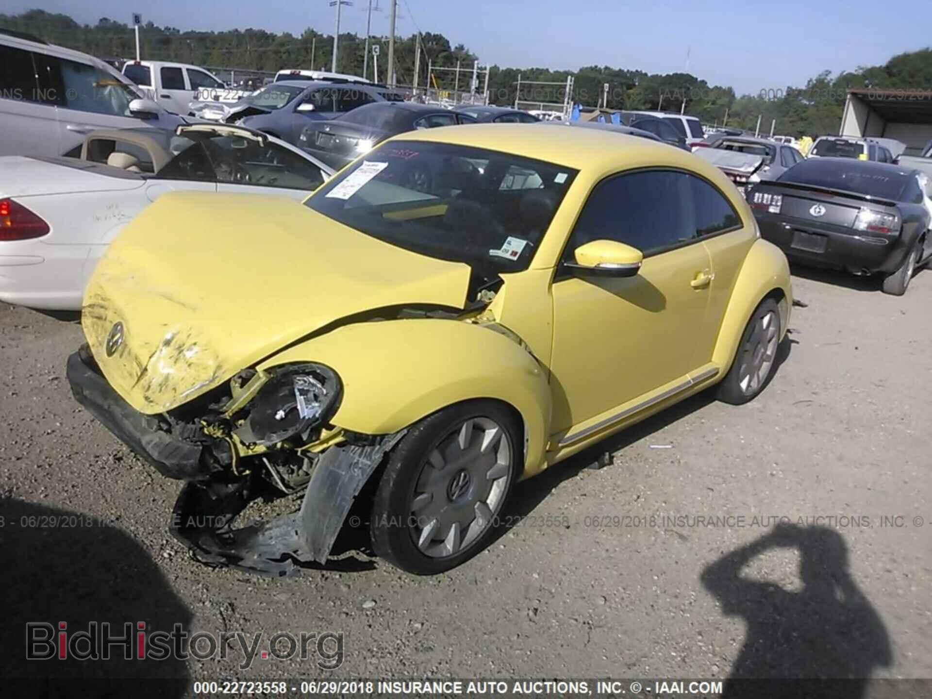 2012 Volkswagen Beetle - VIN: 3VWJP7AT3CM603427 - Фото 2