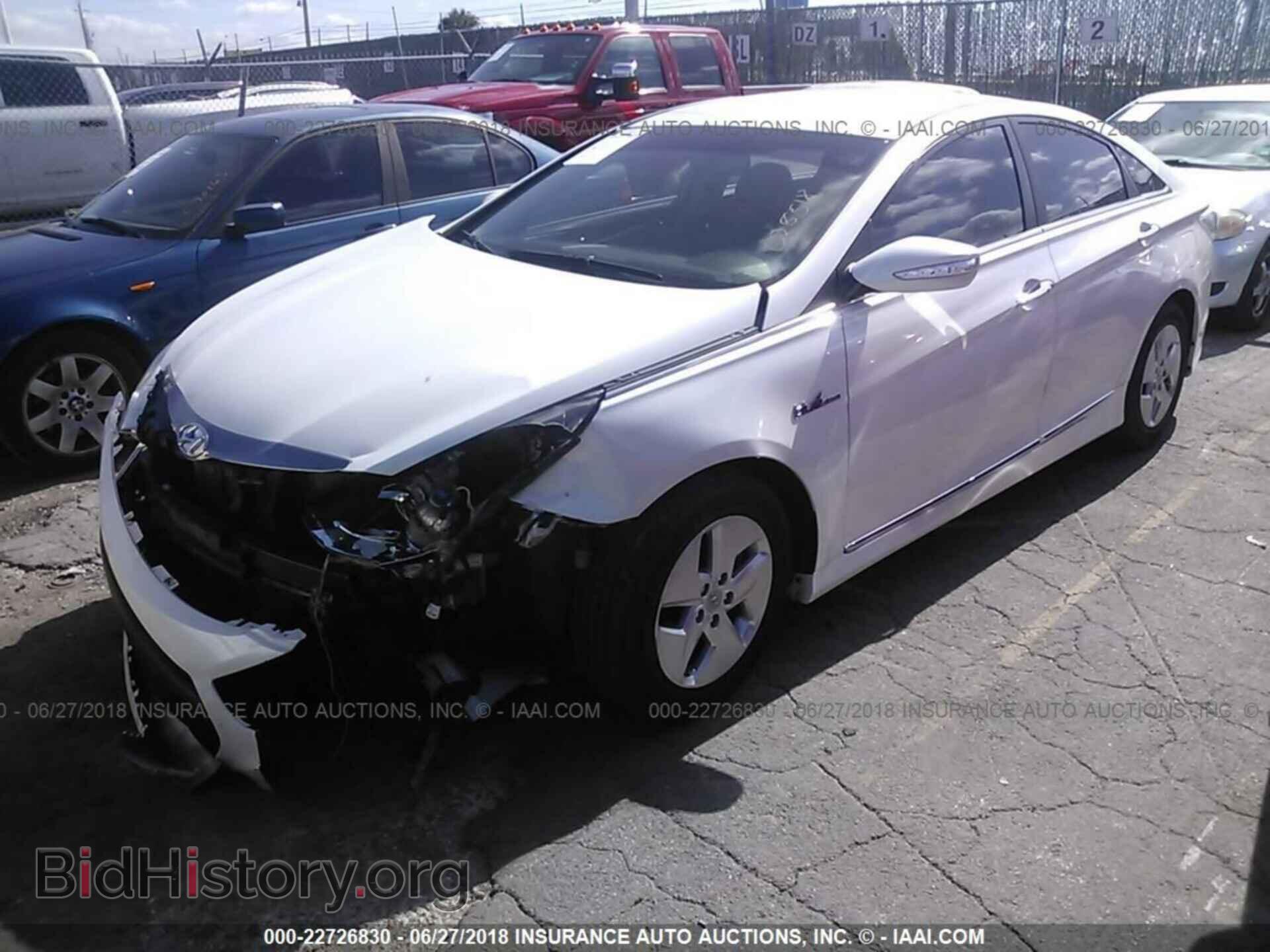 2012 Hyundai Sonata - VIN: KMHEC4A41CA028518 - Photo 2