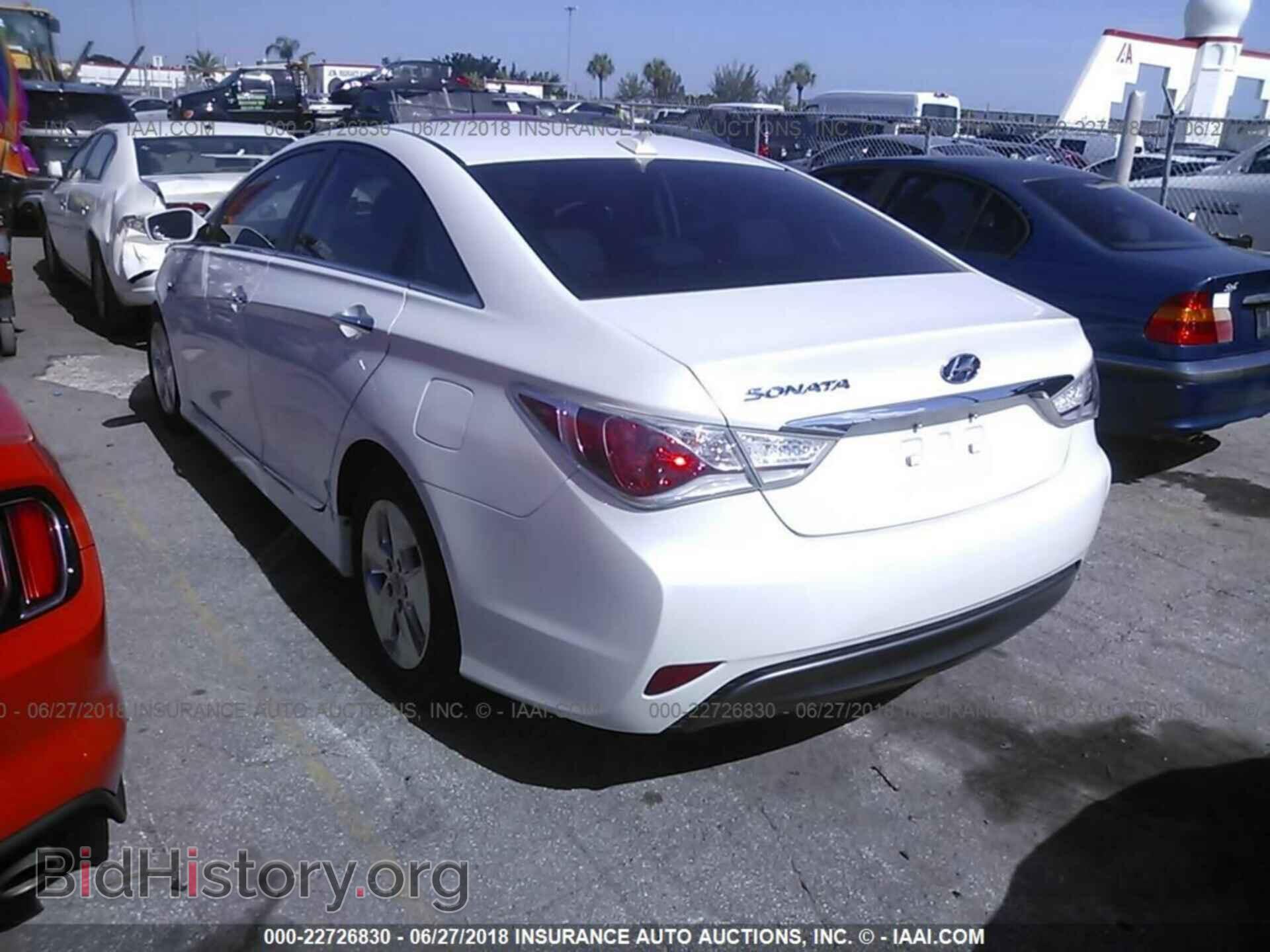 2012 Hyundai Sonata - VIN: KMHEC4A41CA028518 - Photo 3