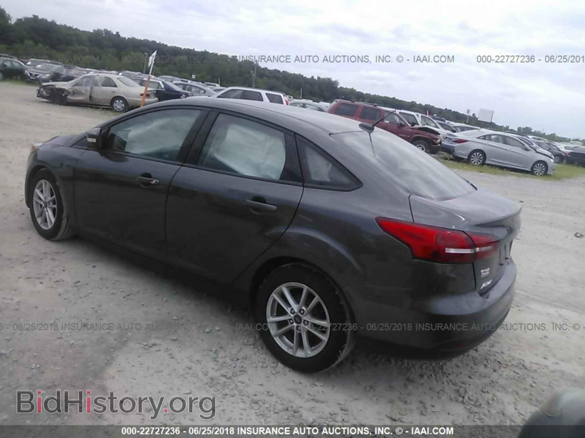 2016 Ford Focus - VIN: 1FADP3F23GL335937 - Photo 3