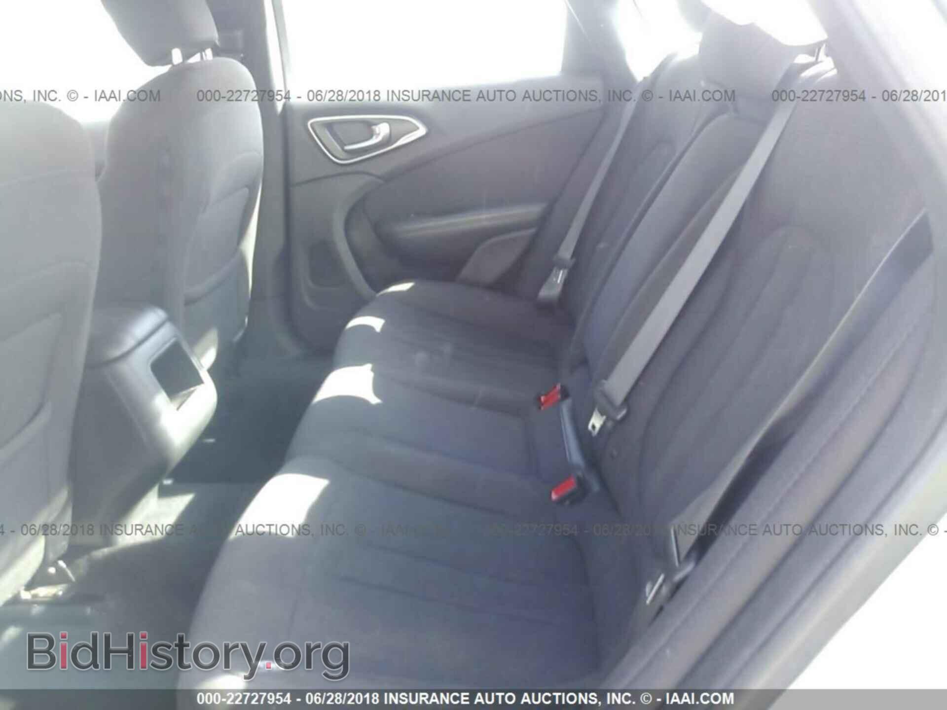2015 Chrysler 200 - VIN: 1C3CCCABXFN741357 - Фото 8