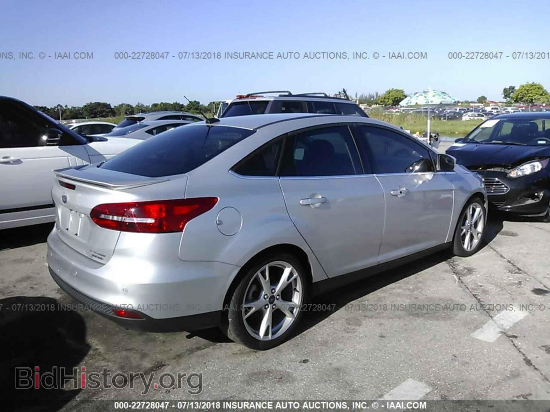 2015 Ford Focus - VIN: 1FADP3J24FL321986 - Photo 4