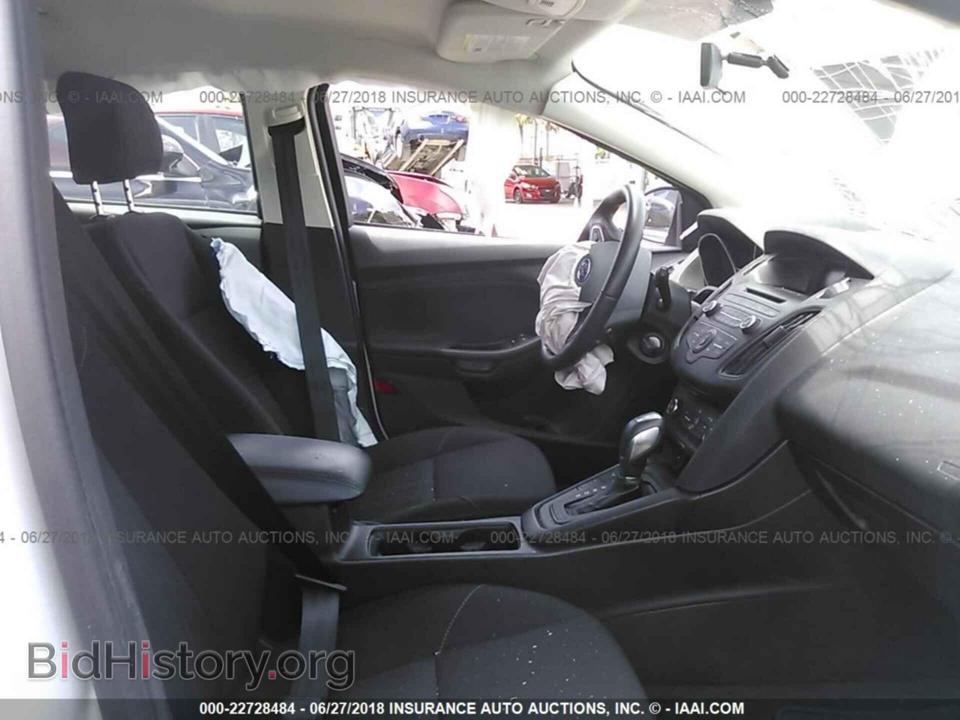 2016 Ford Focus - VIN: 1FADP3K24GL300409 - Фото 5