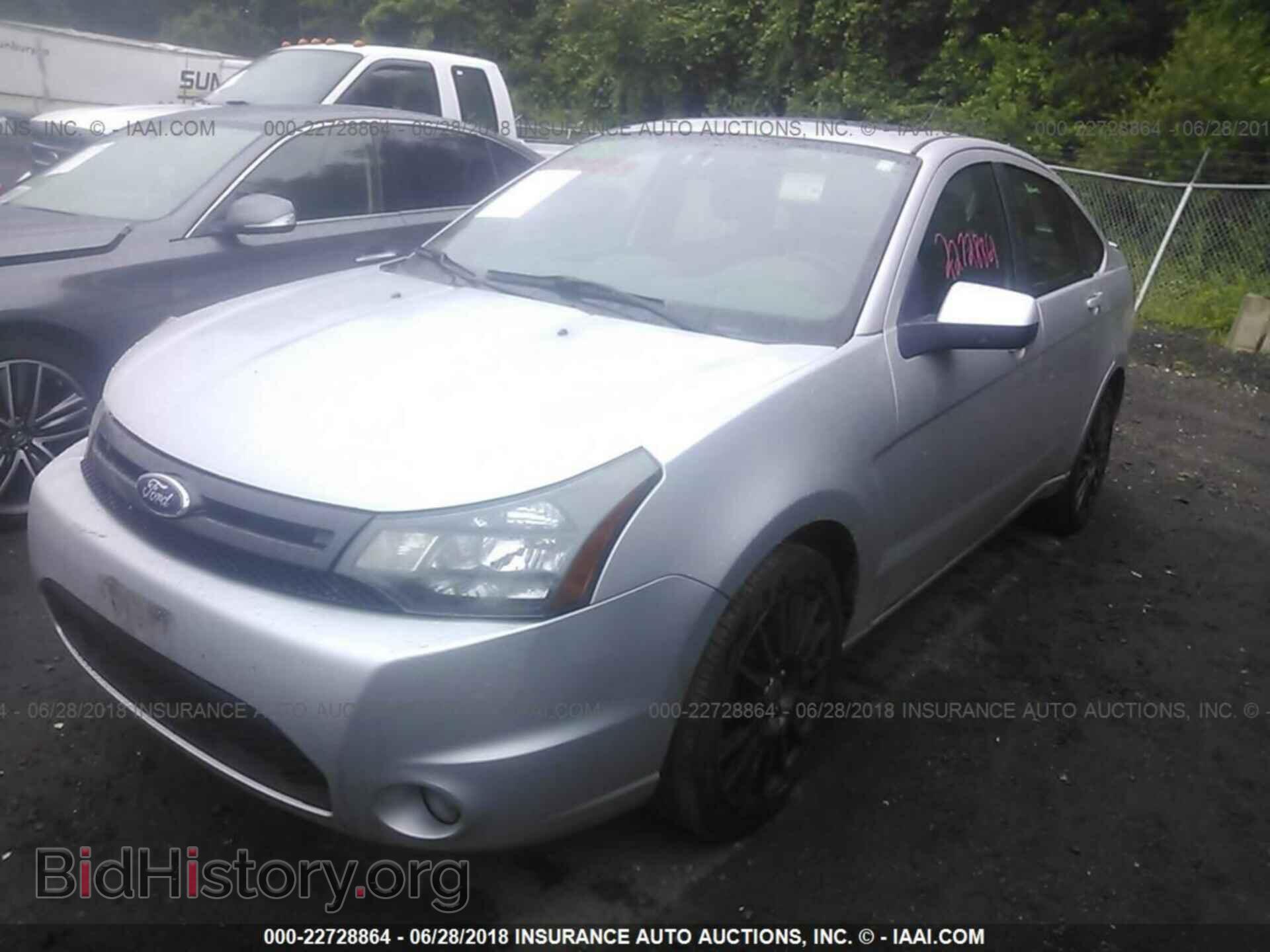 2011 Ford Focus - VIN: 1FAHP3GN1BW109915 - Фото 2