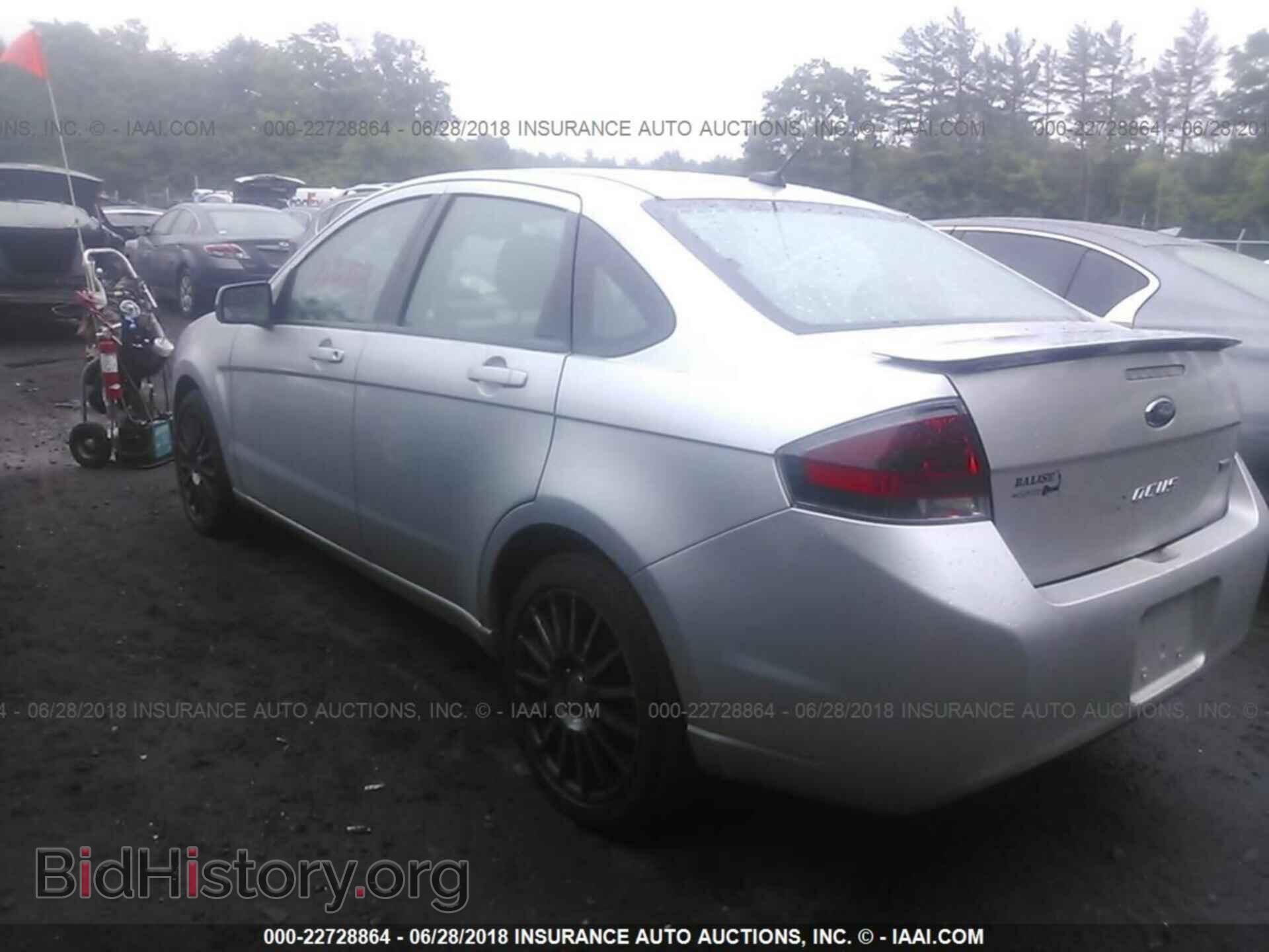 2011 Ford Focus - VIN: 1FAHP3GN1BW109915 - Фото 3