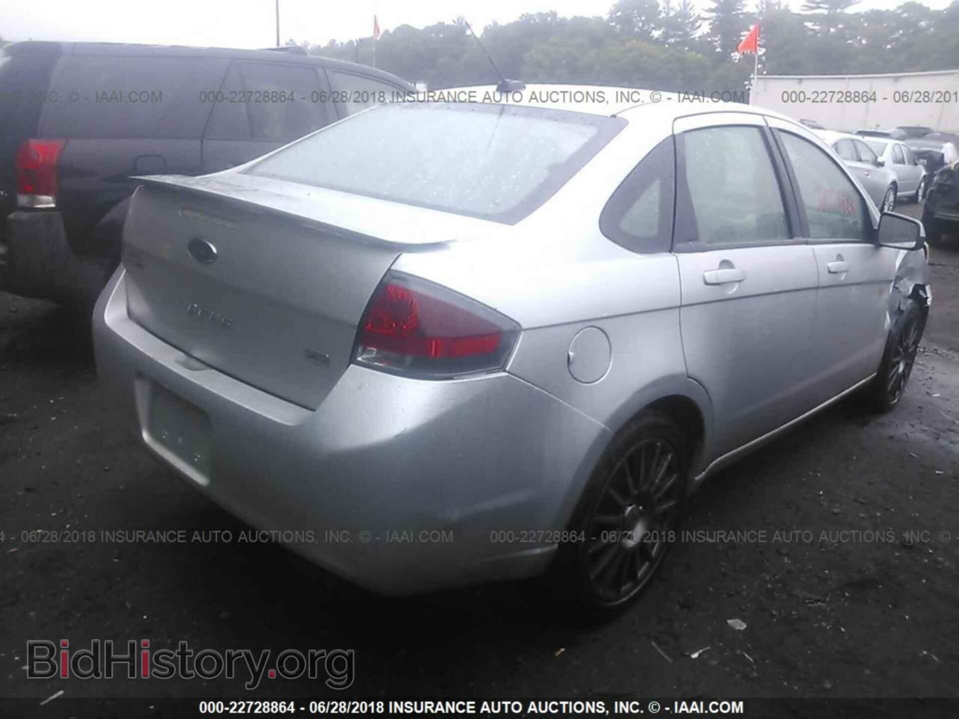 2011 Ford Focus - VIN: 1FAHP3GN1BW109915 - Фото 4