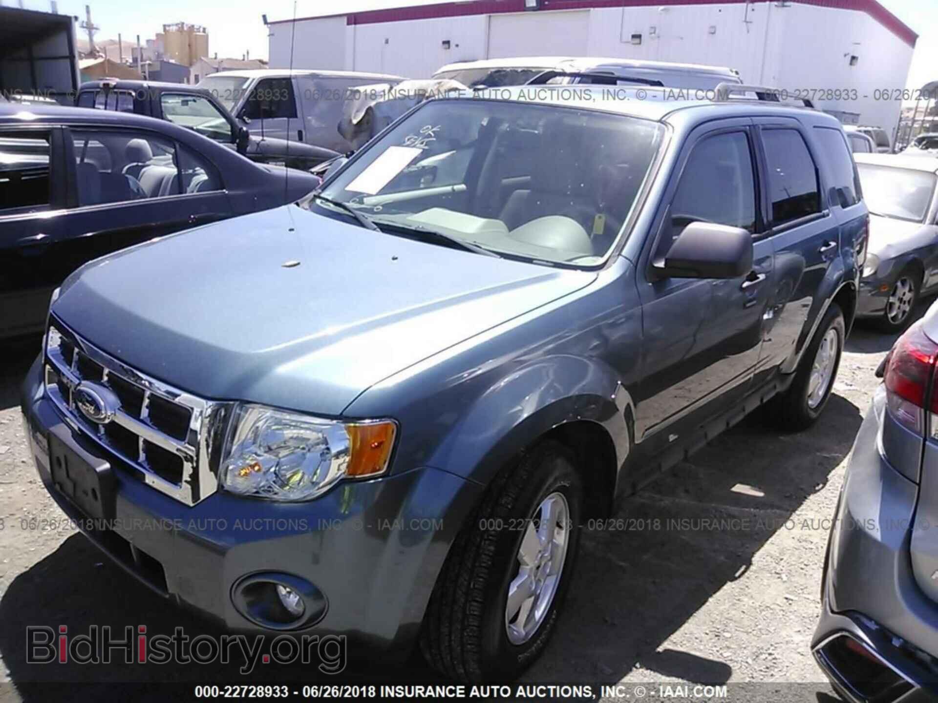 2012 Ford Escape - VIN: 1FMCU9DG0CKB42592 - Photo 2