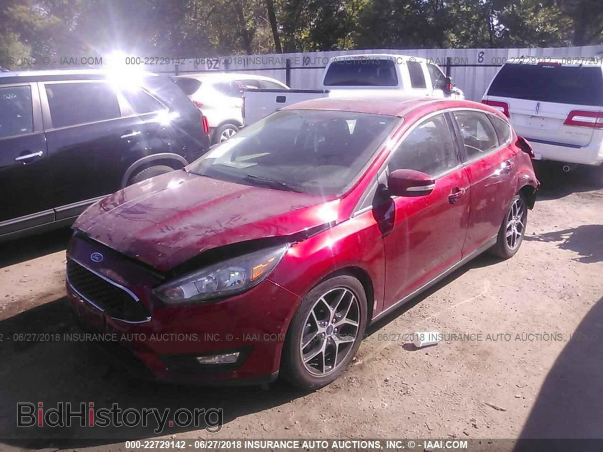 2017 Ford Focus - VIN: 1FADP3M24HL211843 - Photo 2