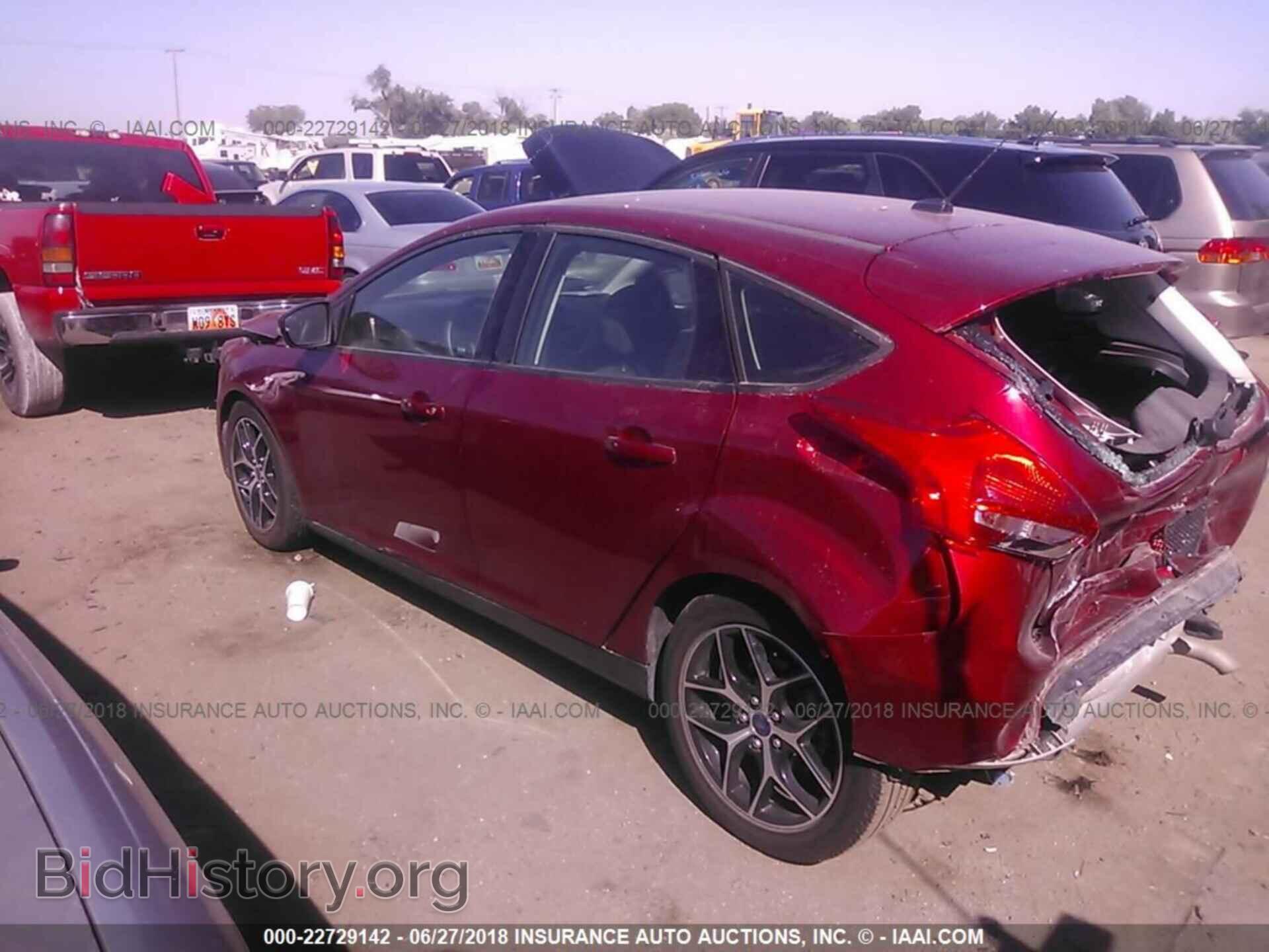 2017 Ford Focus - VIN: 1FADP3M24HL211843 - Photo 3
