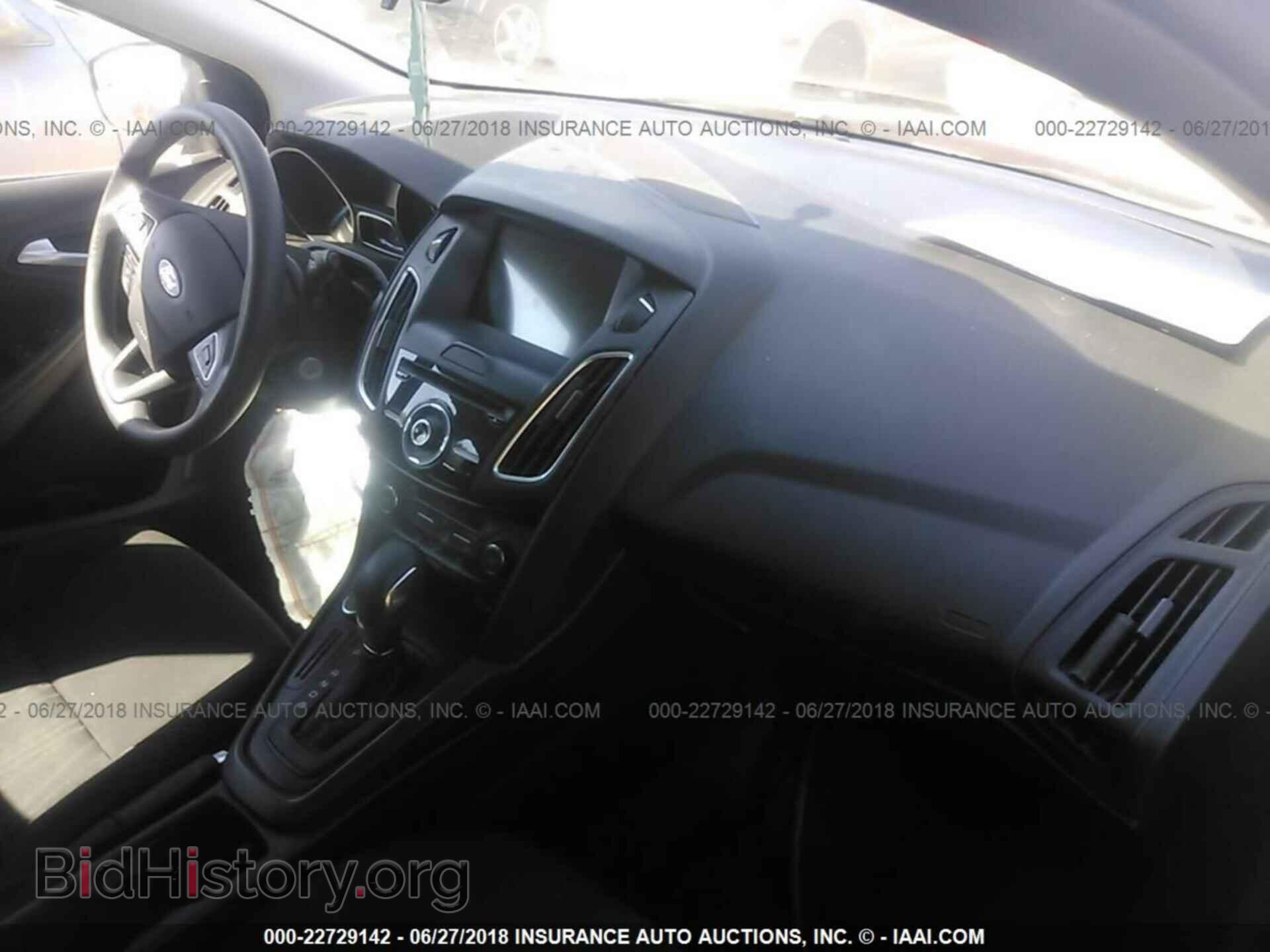 2017 Ford Focus - VIN: 1FADP3M24HL211843 - Photo 5
