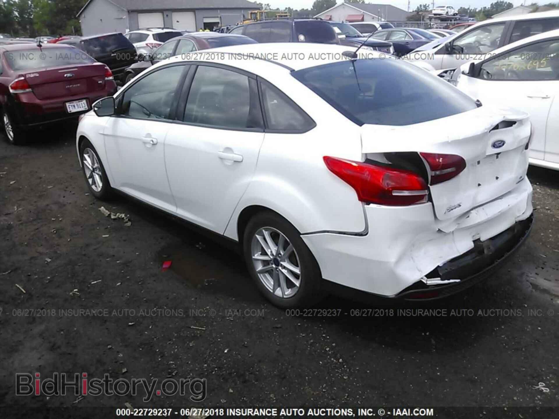 2016 Ford Focus - VIN: 1FADP3F23GL309662 - Photo 3