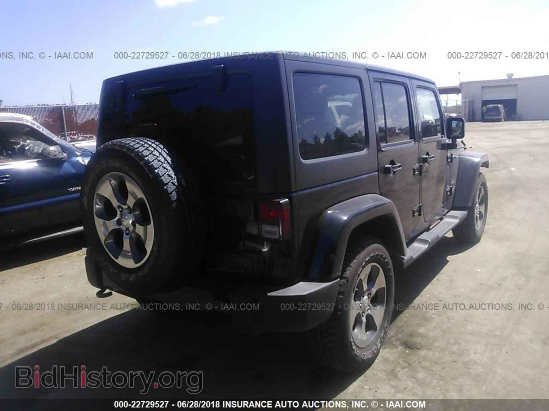 2017 Jeep Wrangler - VIN: 1C4BJWEG3HL723981 - Фото 4