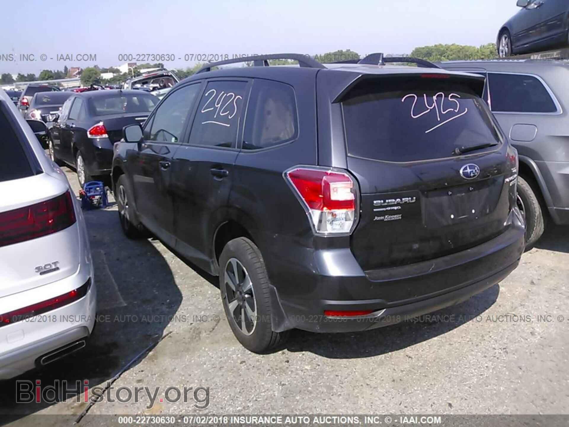 2017 Subaru Forester - VIN: JF2SJAGC1HH496081 - Фото 3