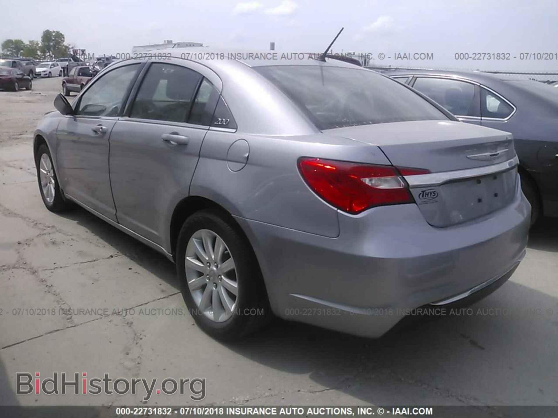 2013 Chrysler 200 - VIN: 1C3CCBBB5DN593429 - Фото 3