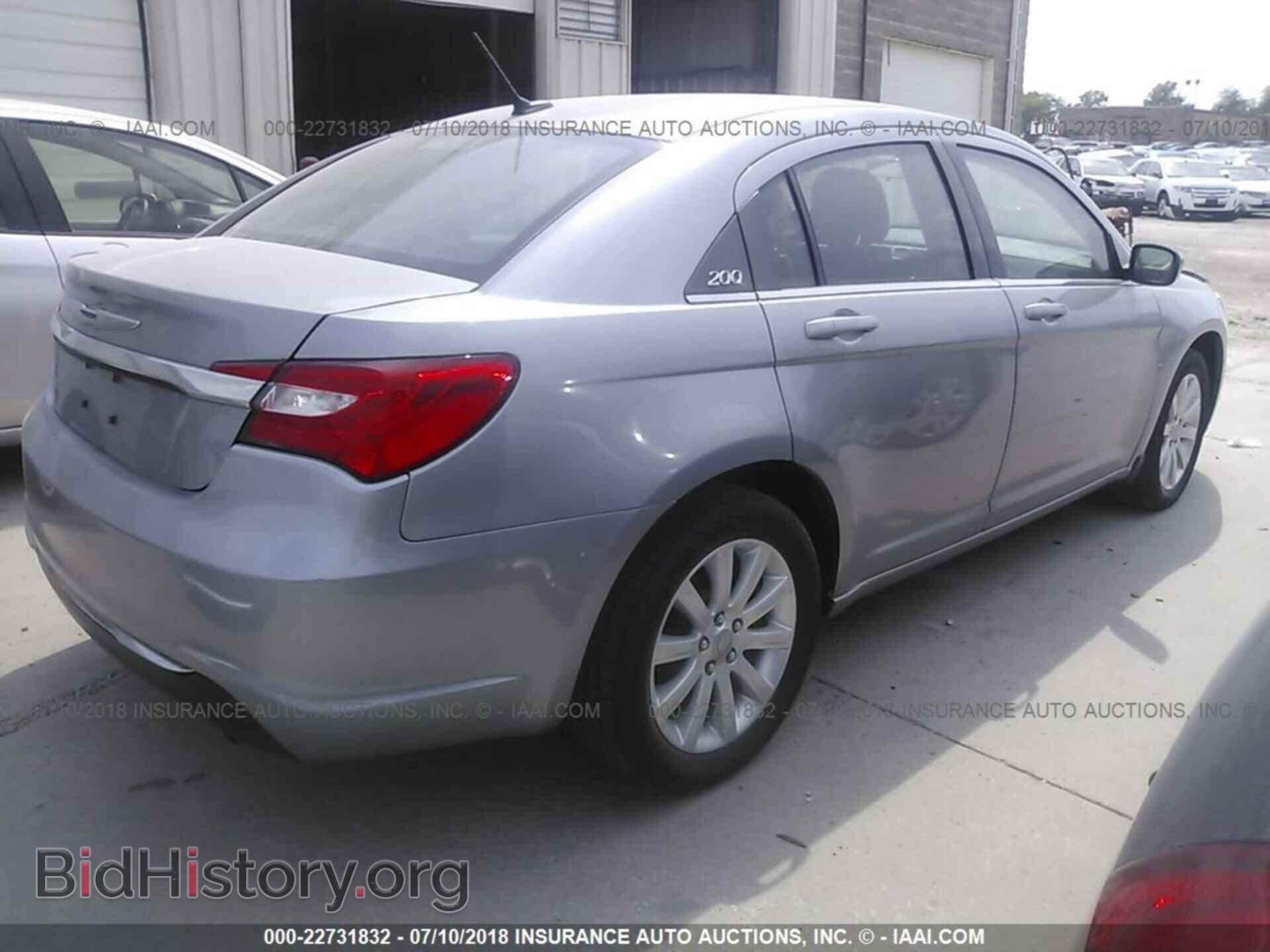 2013 Chrysler 200 - VIN: 1C3CCBBB5DN593429 - Фото 4