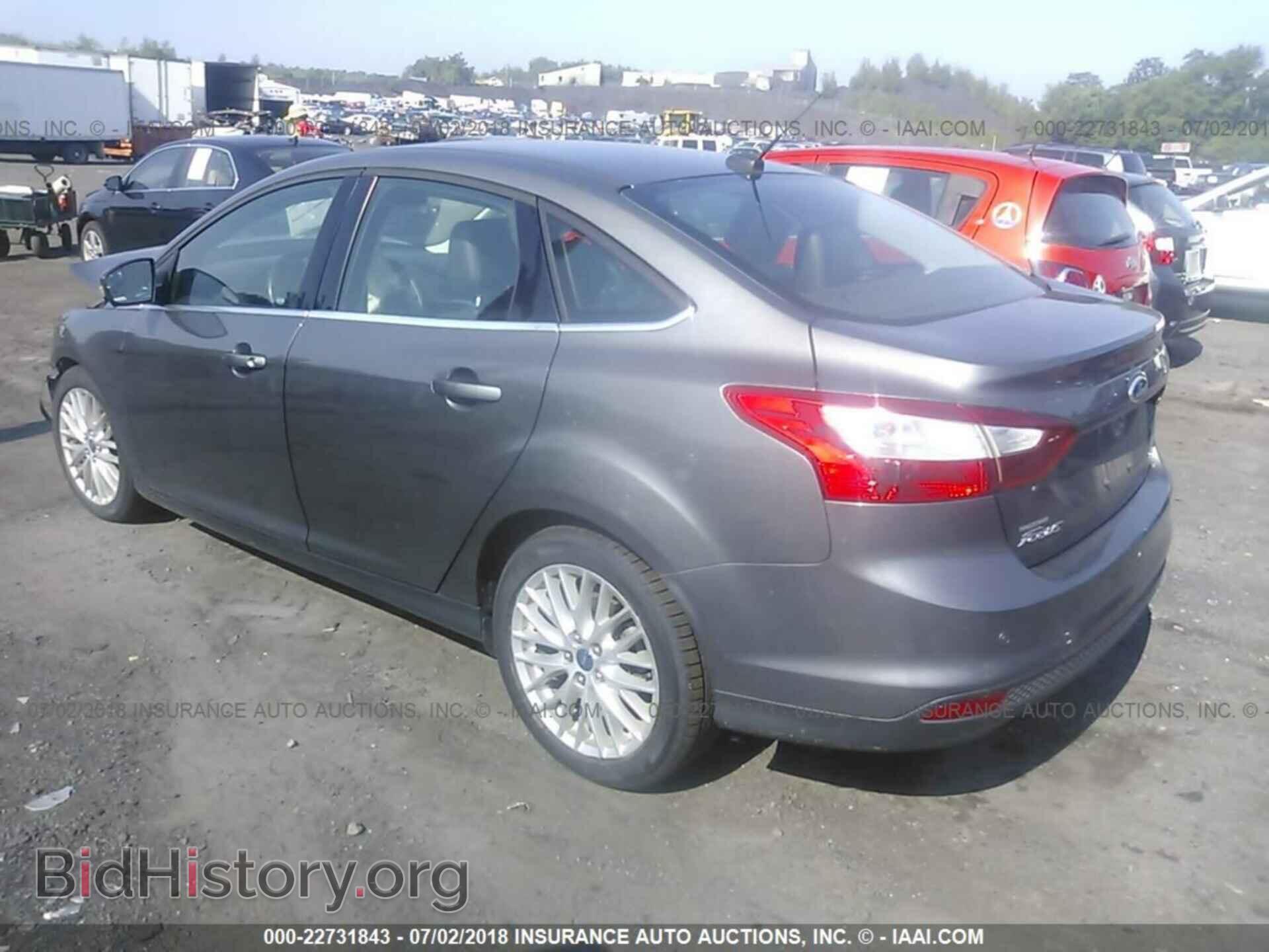2012 Ford Focus - VIN: 1FAHP3H24CL306682 - Photo 3