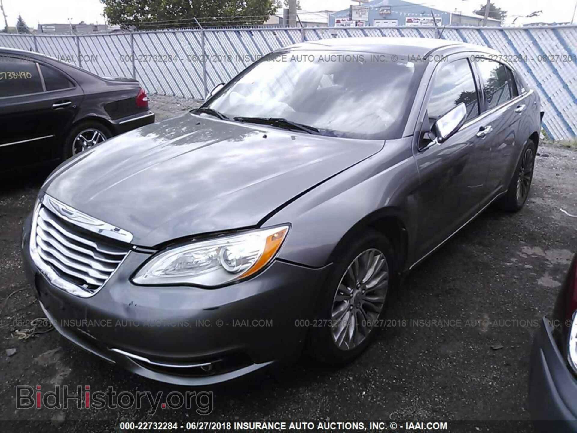 2013 Chrysler 200 - VIN: 1C3CCBCGXDN524097 - Фото 2