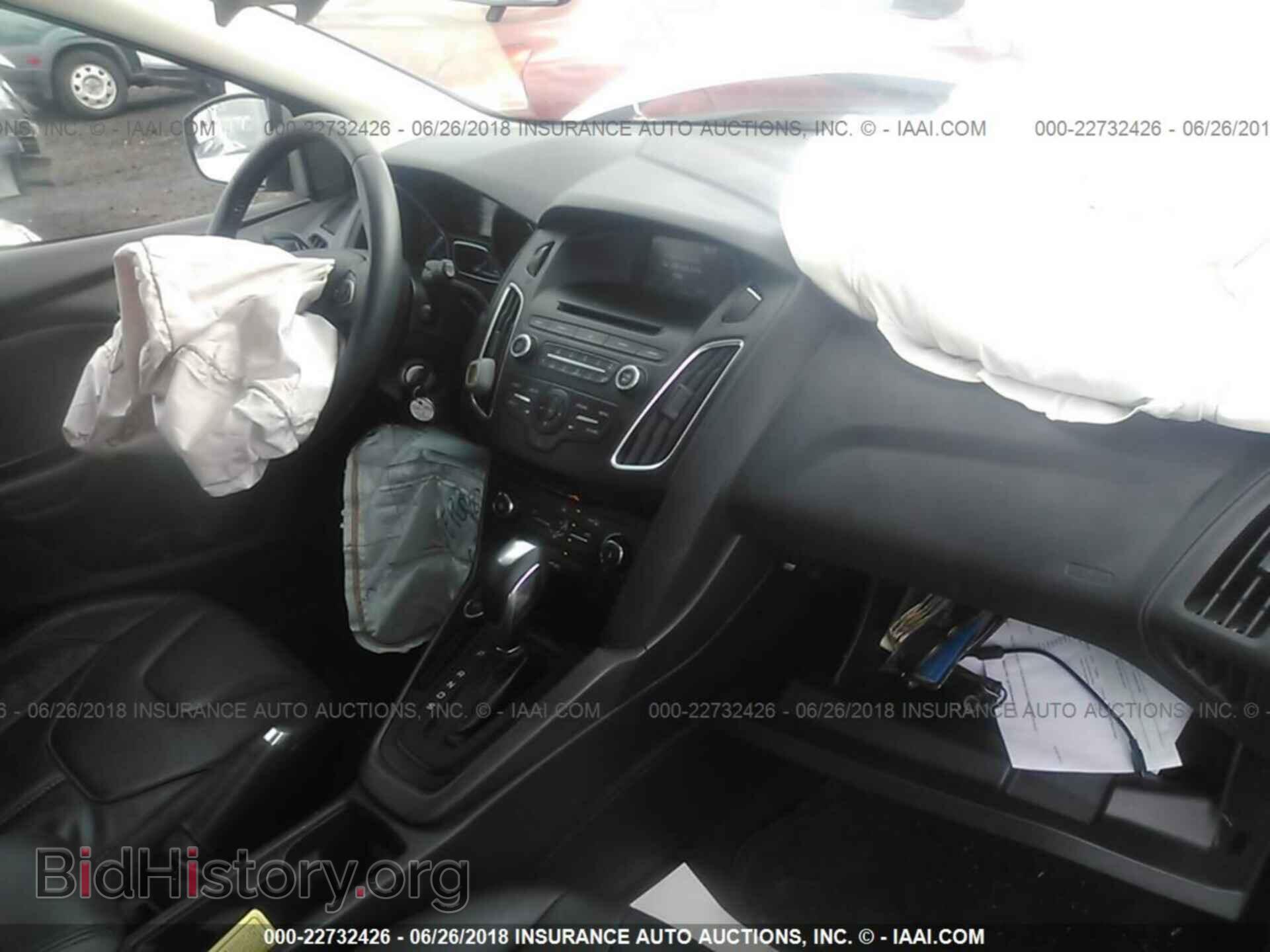 2016 Ford Focus - VIN: 1FADP3K29GL326164 - Photo 5