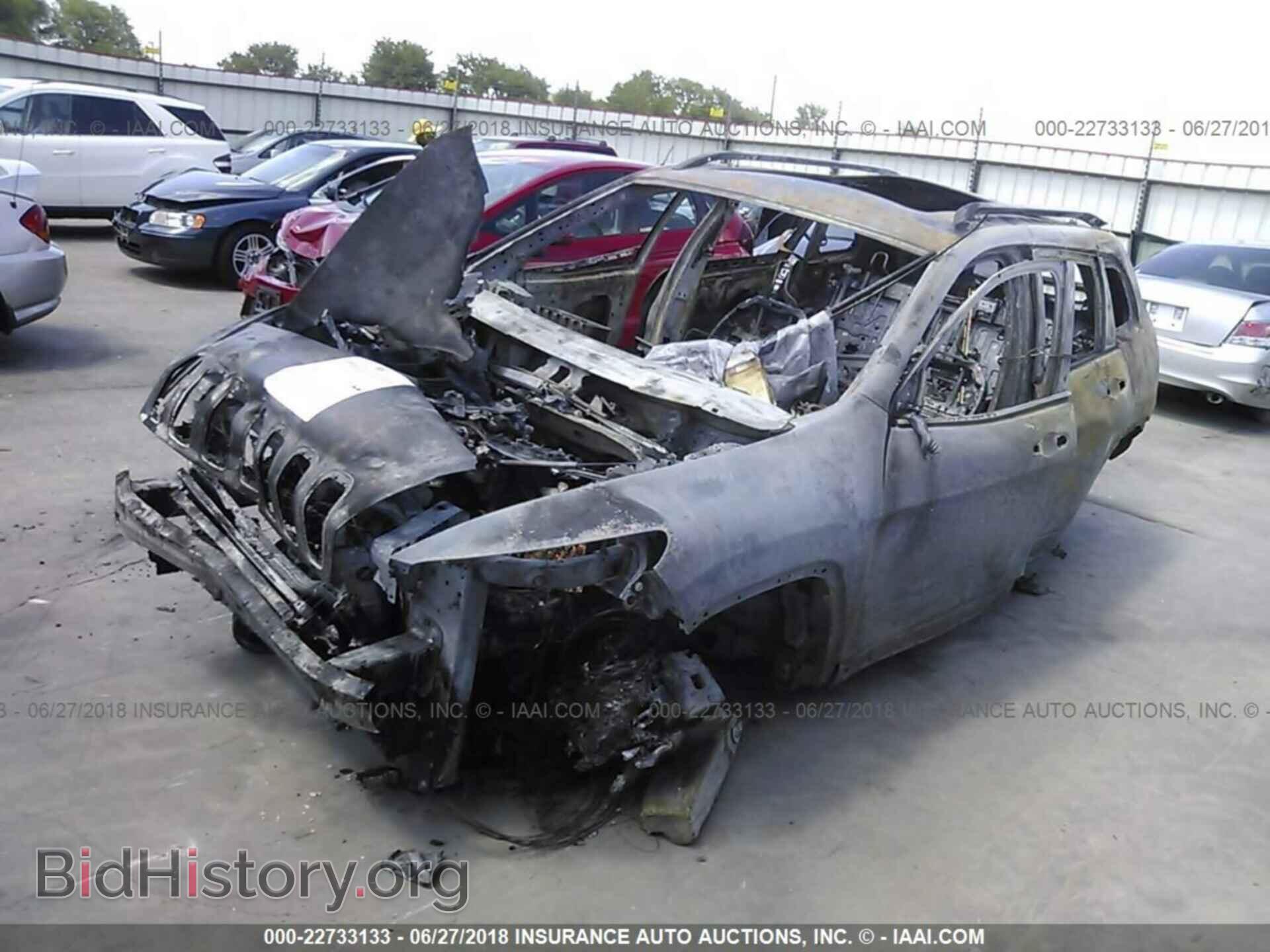 2014 Jeep Cherokee - VIN: 1C4PJLDB3EW148379 - Photo 2