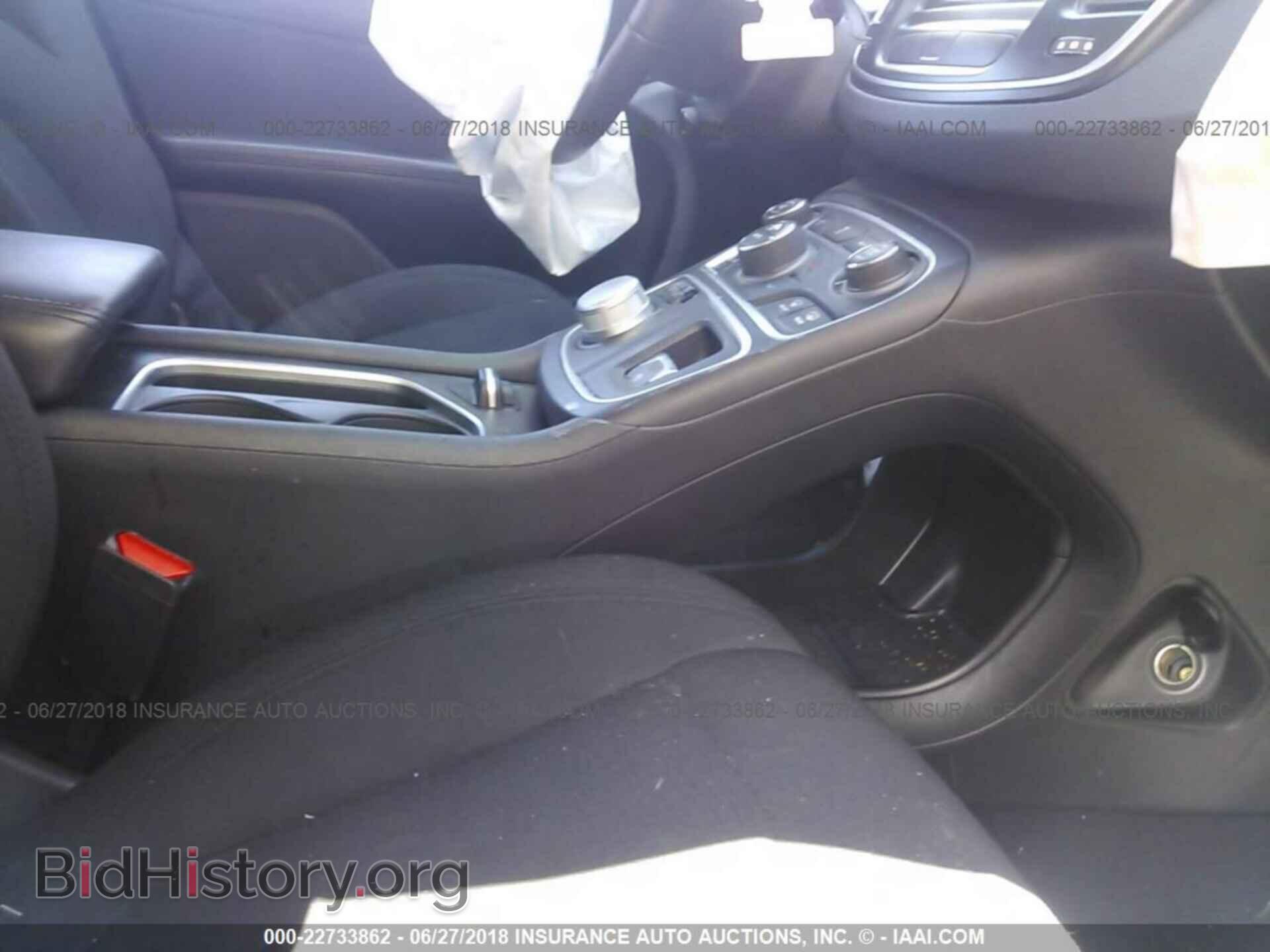 2016 Chrysler 200 - VIN: 1C3CCCABXGN104387 - Photo 5