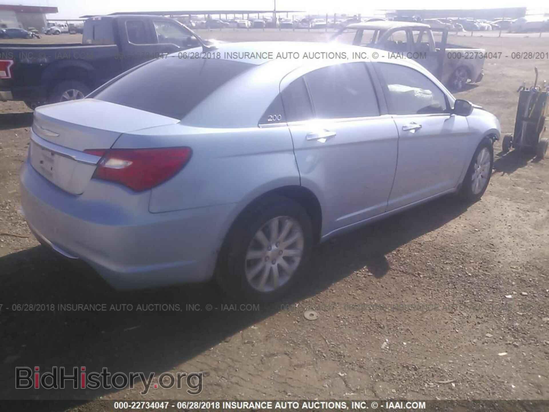 2013 Chrysler 200 - VIN: 1C3CCBCG1DN636464 - Photo 4
