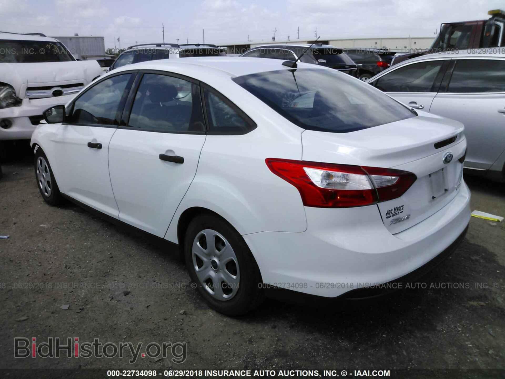 2014 Ford Focus - VIN: 1FADP3E25EL207892 - Photo 3