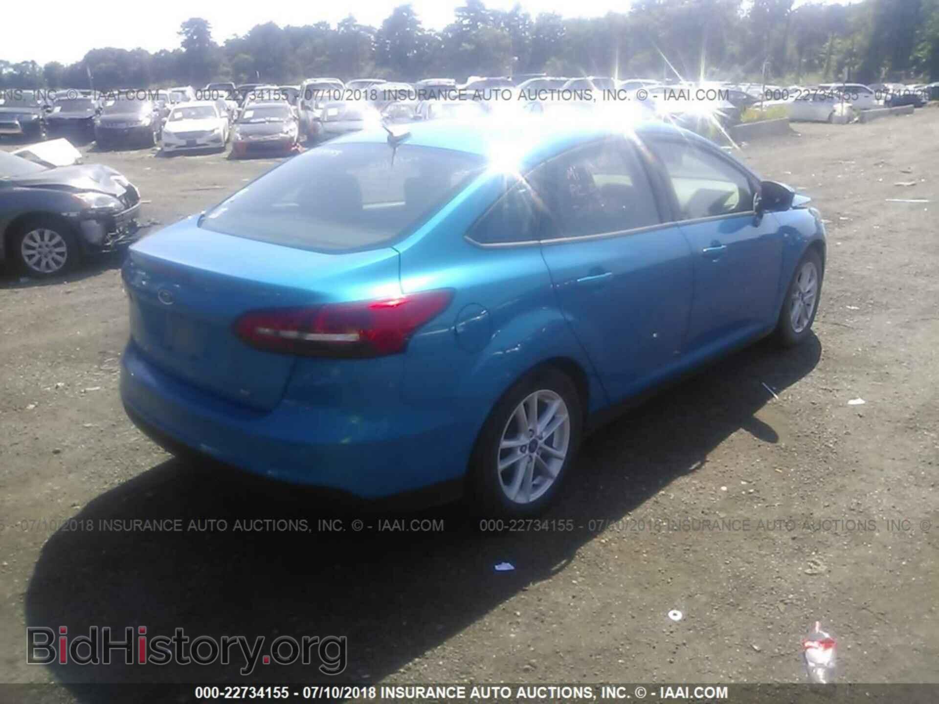 2016 Ford Focus - VIN: 1FADP3F28GL375656 - Photo 4
