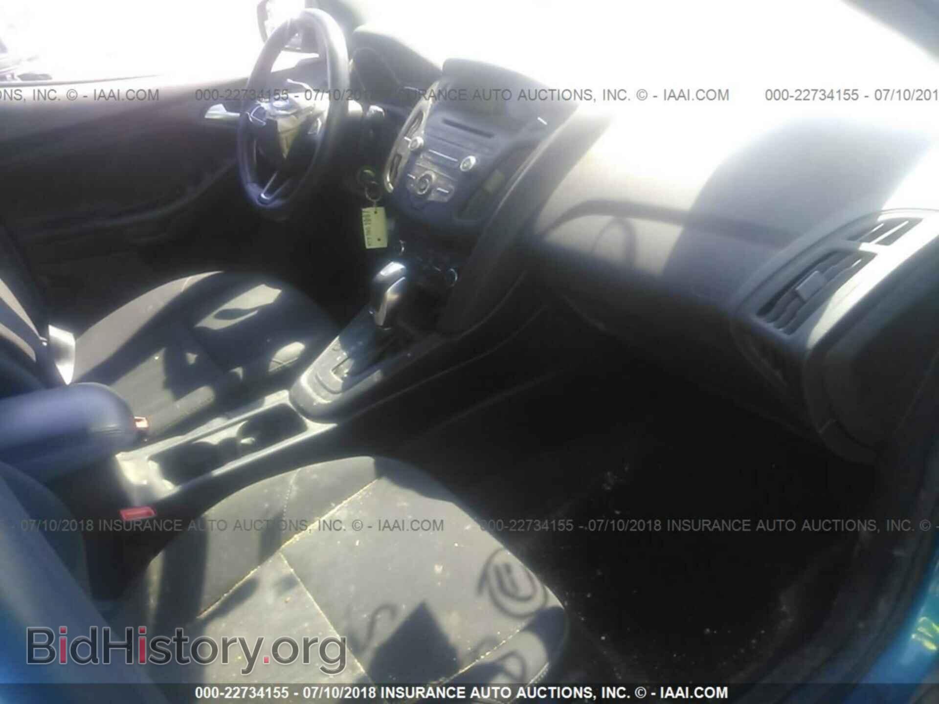 2016 Ford Focus - VIN: 1FADP3F28GL375656 - Photo 5
