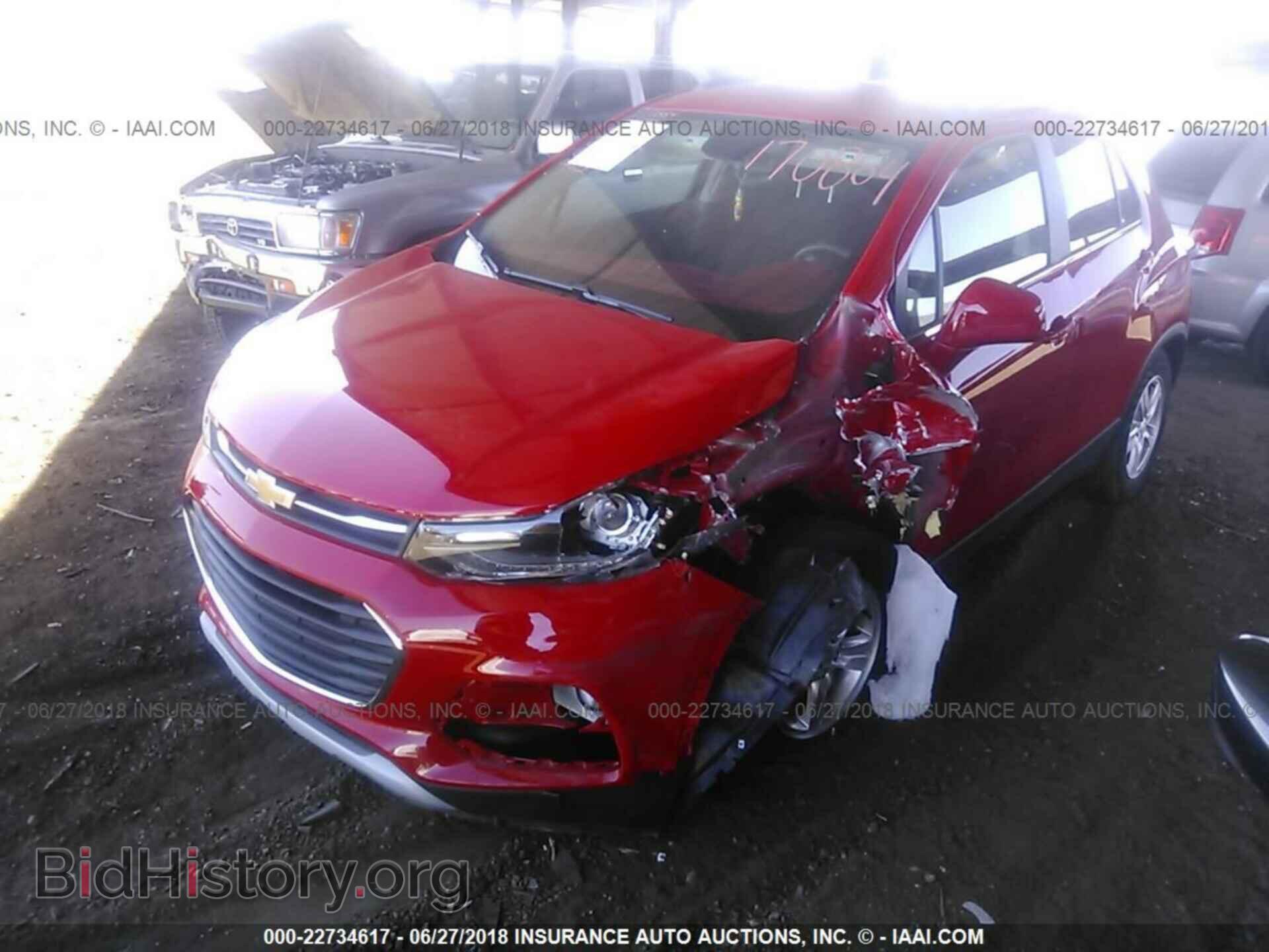 2017 Chevrolet Trax - VIN: 3GNCJLSB4HL146272 - Фото 2