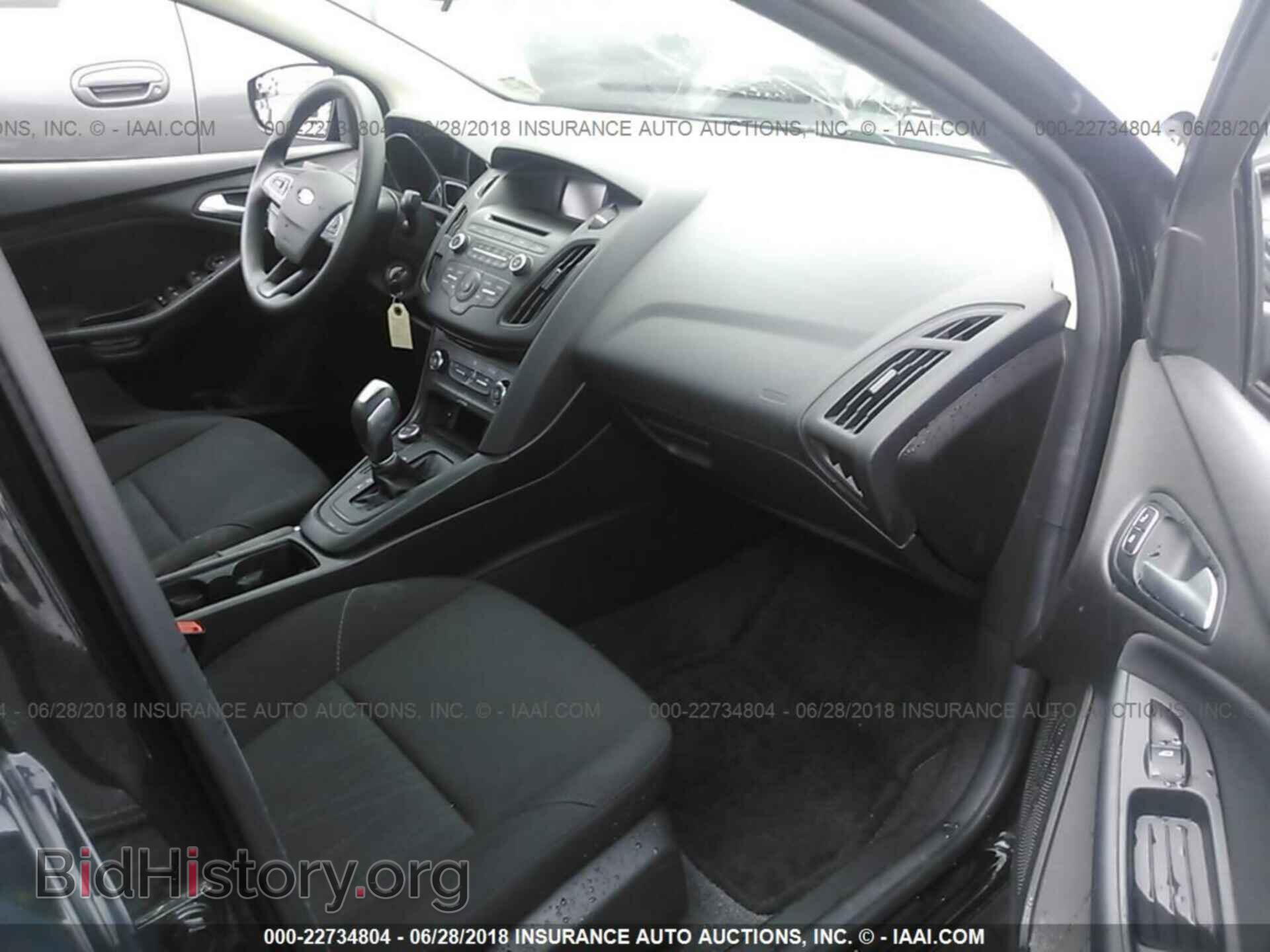 2016 Ford Focus - VIN: 1FADP3F24GL392390 - Photo 5