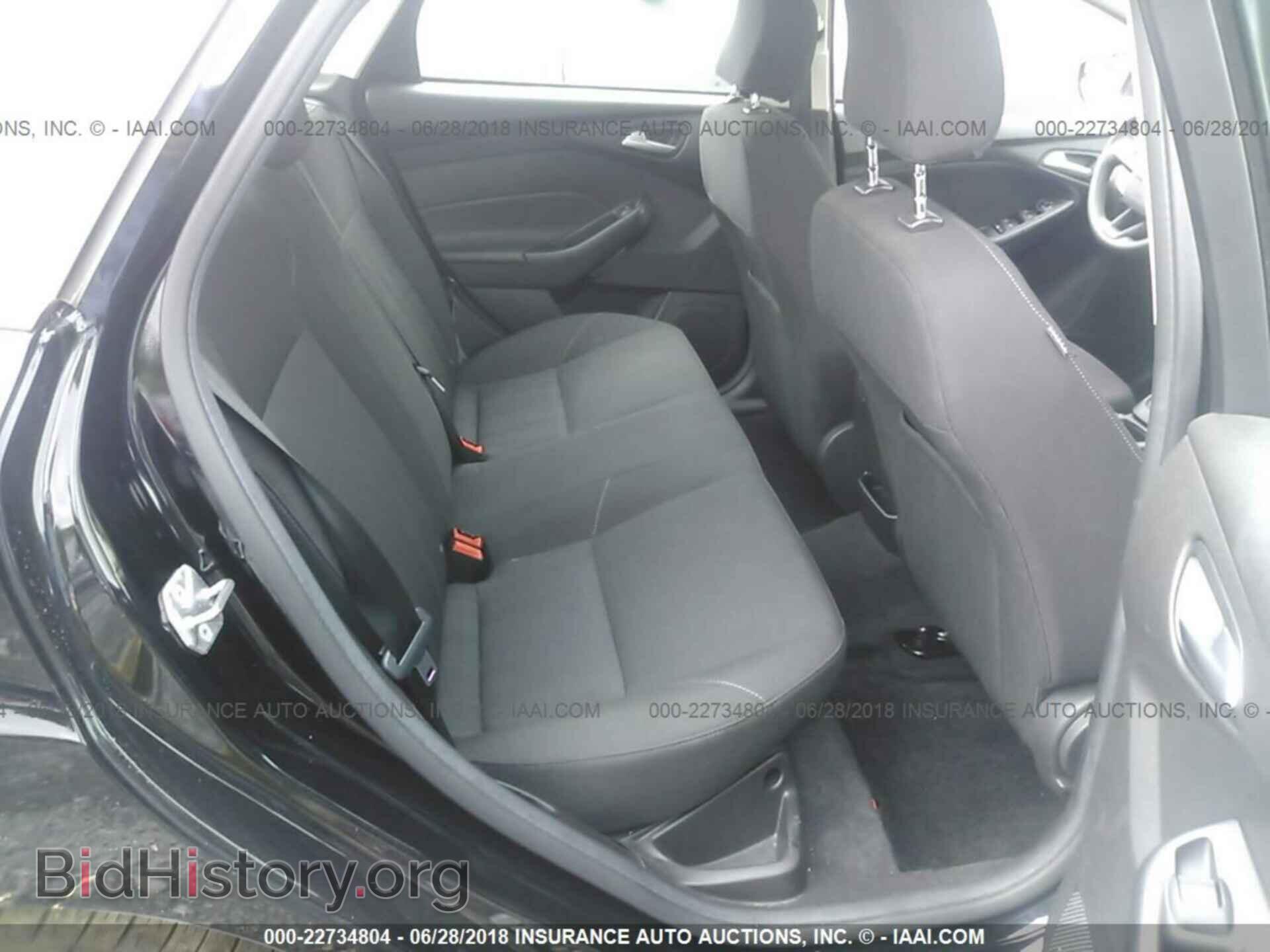 2016 Ford Focus - VIN: 1FADP3F24GL392390 - Photo 8