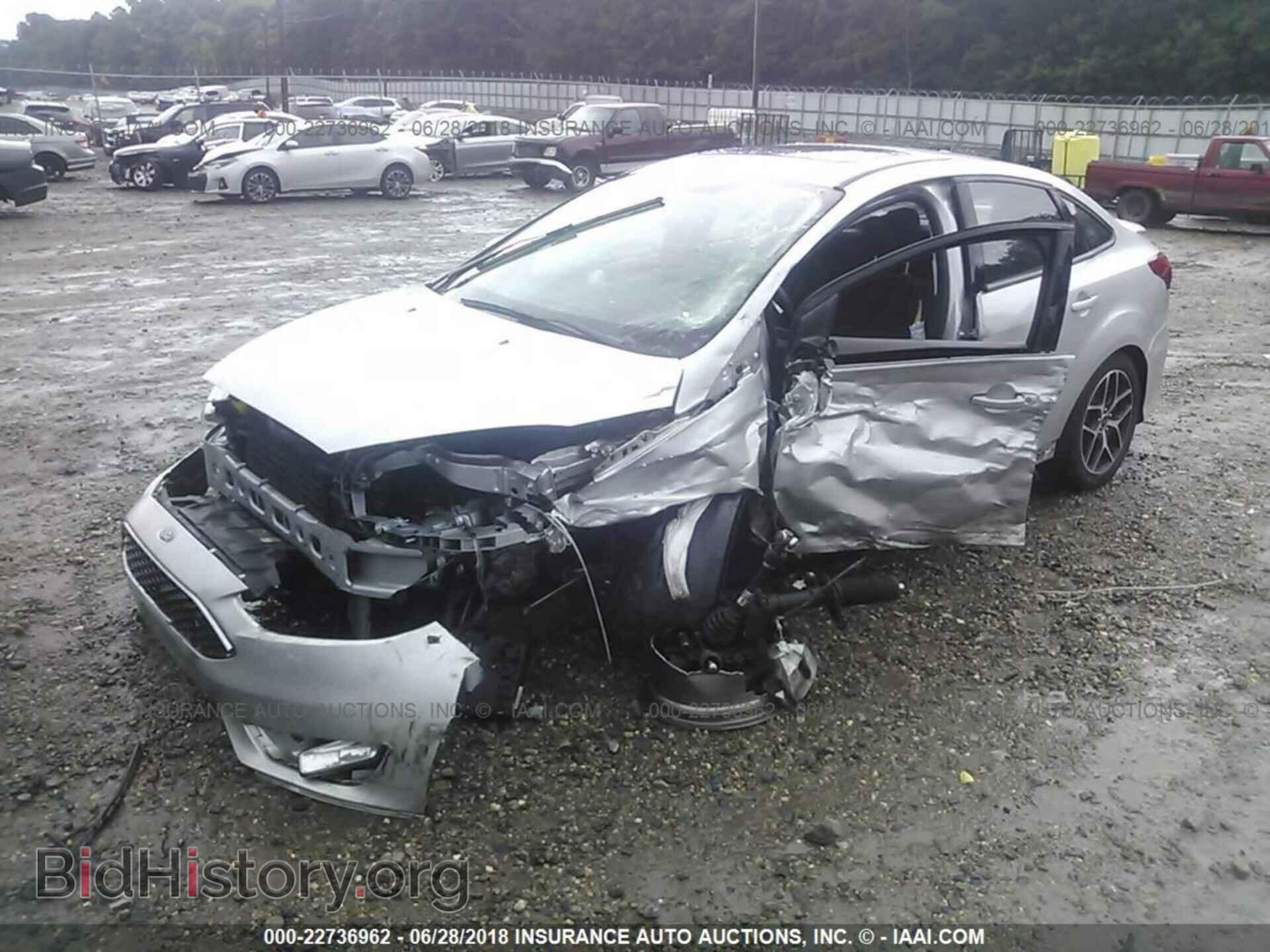 2016 Ford Focus - VIN: 1FADP3F29GL355528 - Photo 2