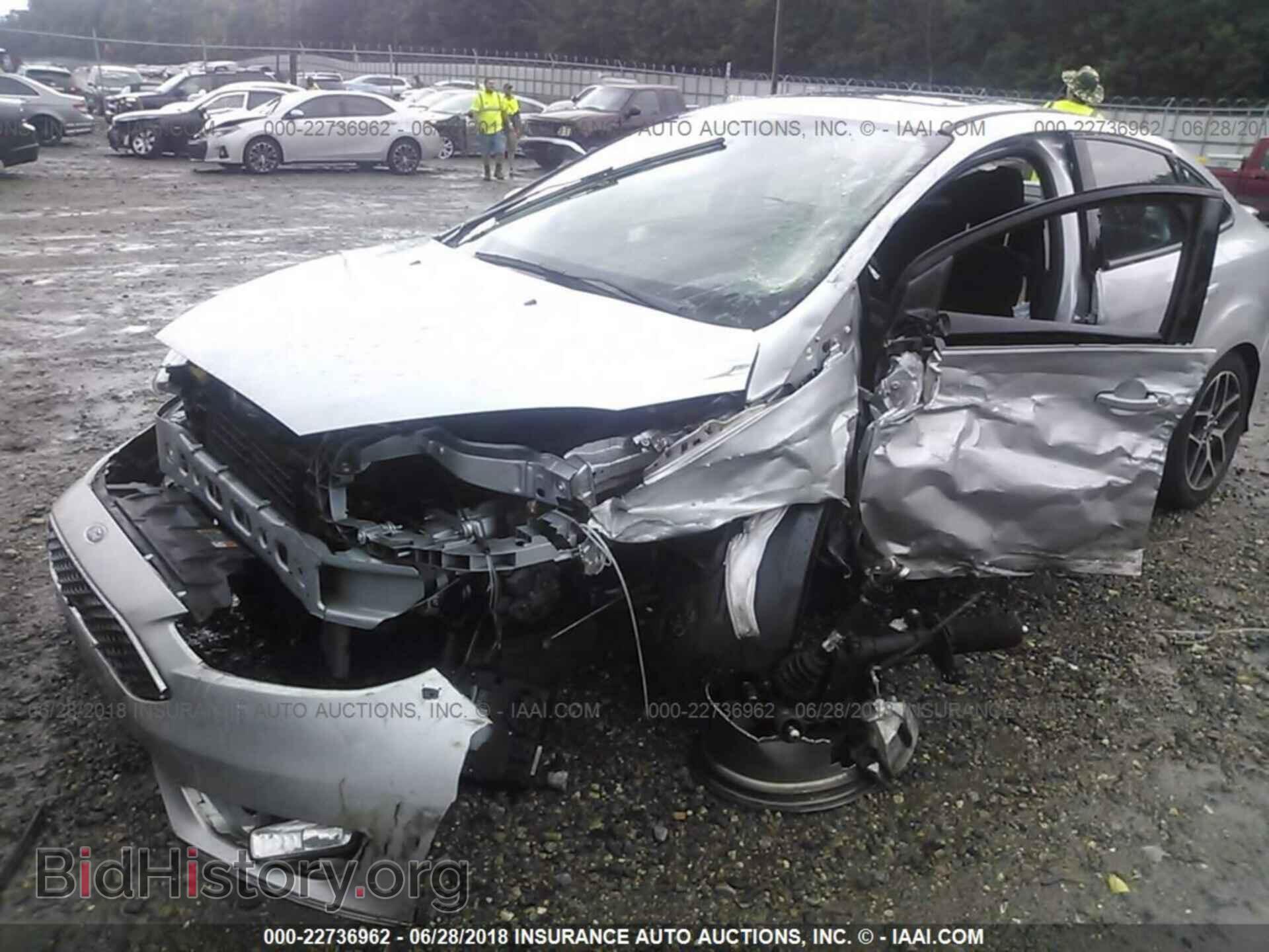 2016 Ford Focus - VIN: 1FADP3F29GL355528 - Photo 6