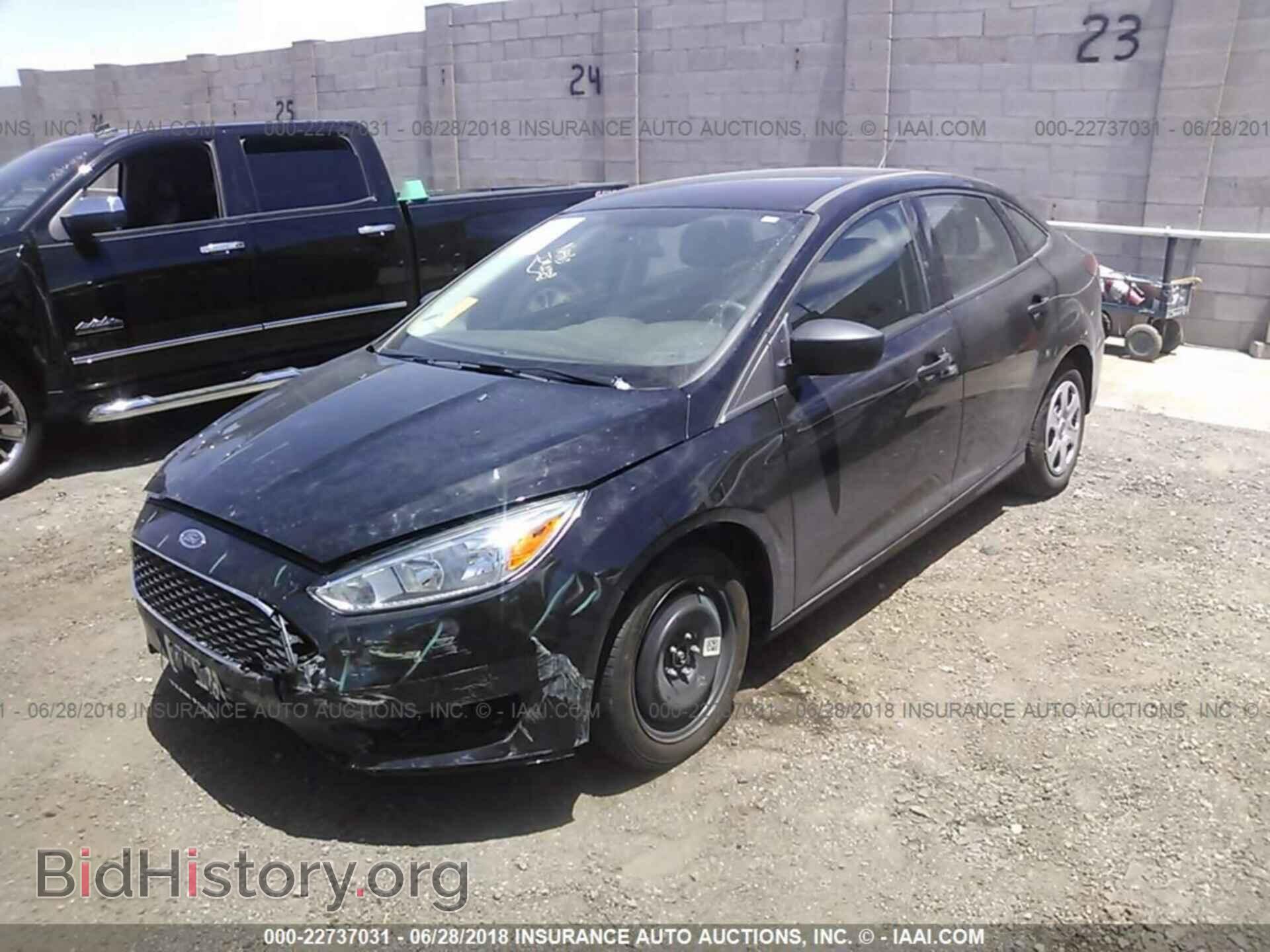 2017 Ford Focus - VIN: 1FADP3E24HL319474 - Photo 2