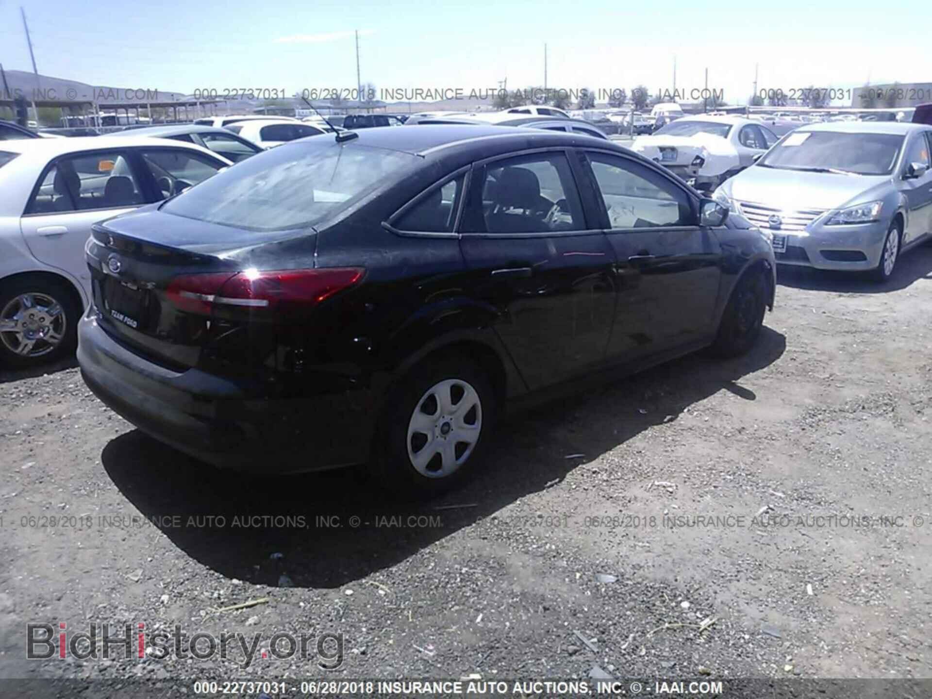 2017 Ford Focus - VIN: 1FADP3E24HL319474 - Photo 4