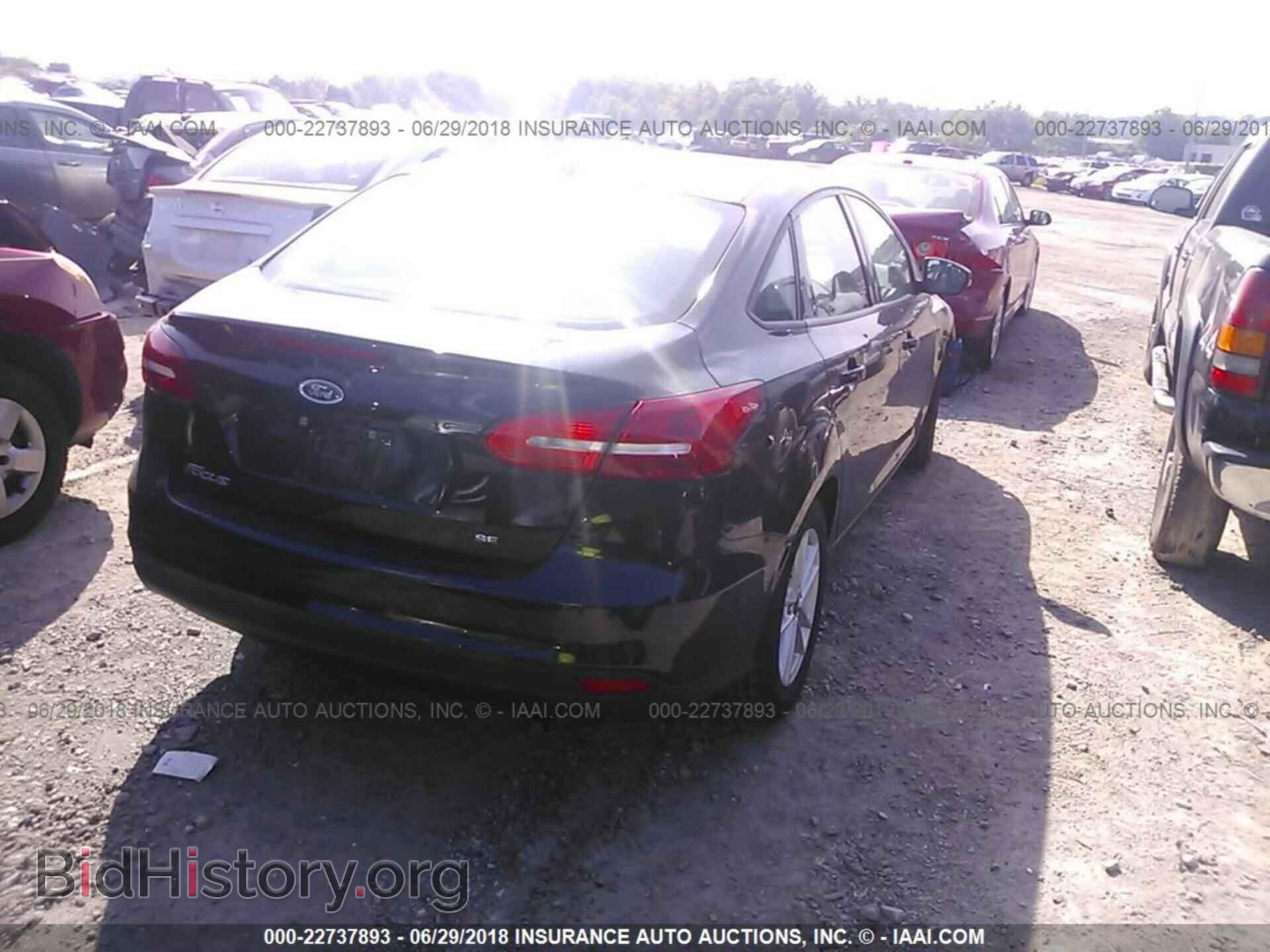 2017 Ford Focus - VIN: 1FADP3F2XHL208801 - Фото 4