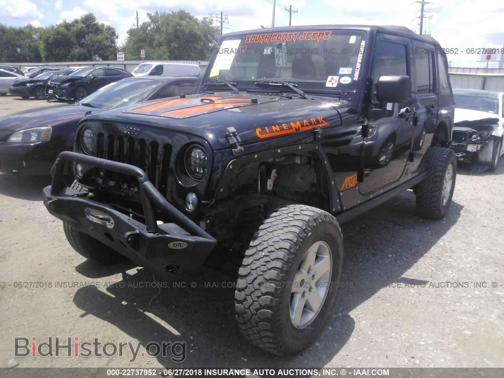 2014 Jeep Wrangler - VIN: 1C4BJWDG3EL149072 - Фото 2