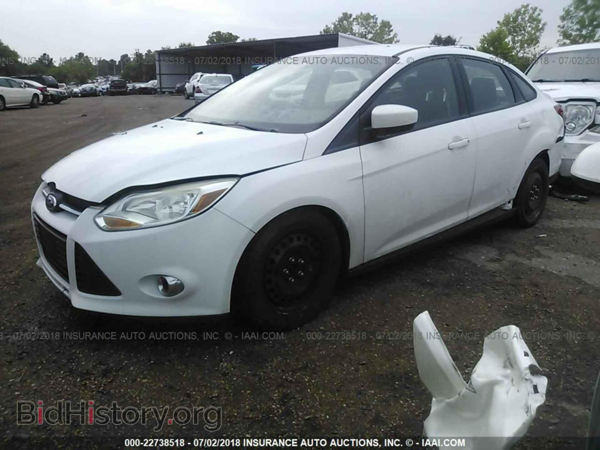 2012 Ford Focus - VIN: 1FAHP3F22CL211587 - Photo 2