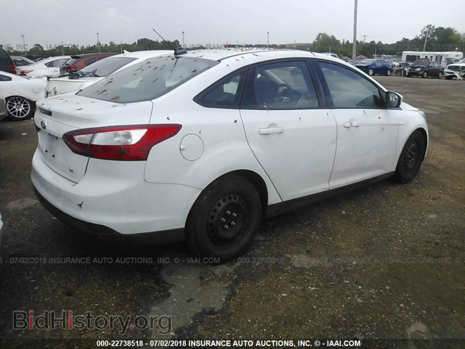 2012 Ford Focus - VIN: 1FAHP3F22CL211587 - Photo 4