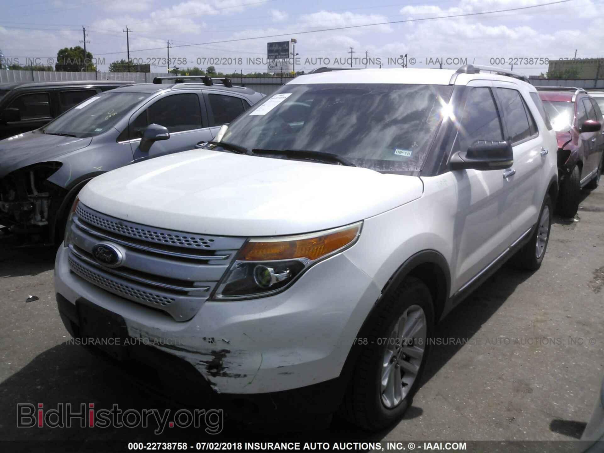 2011 Ford Explorer - VIN: 1FMHK7D81BGA39739 - Фото 2
