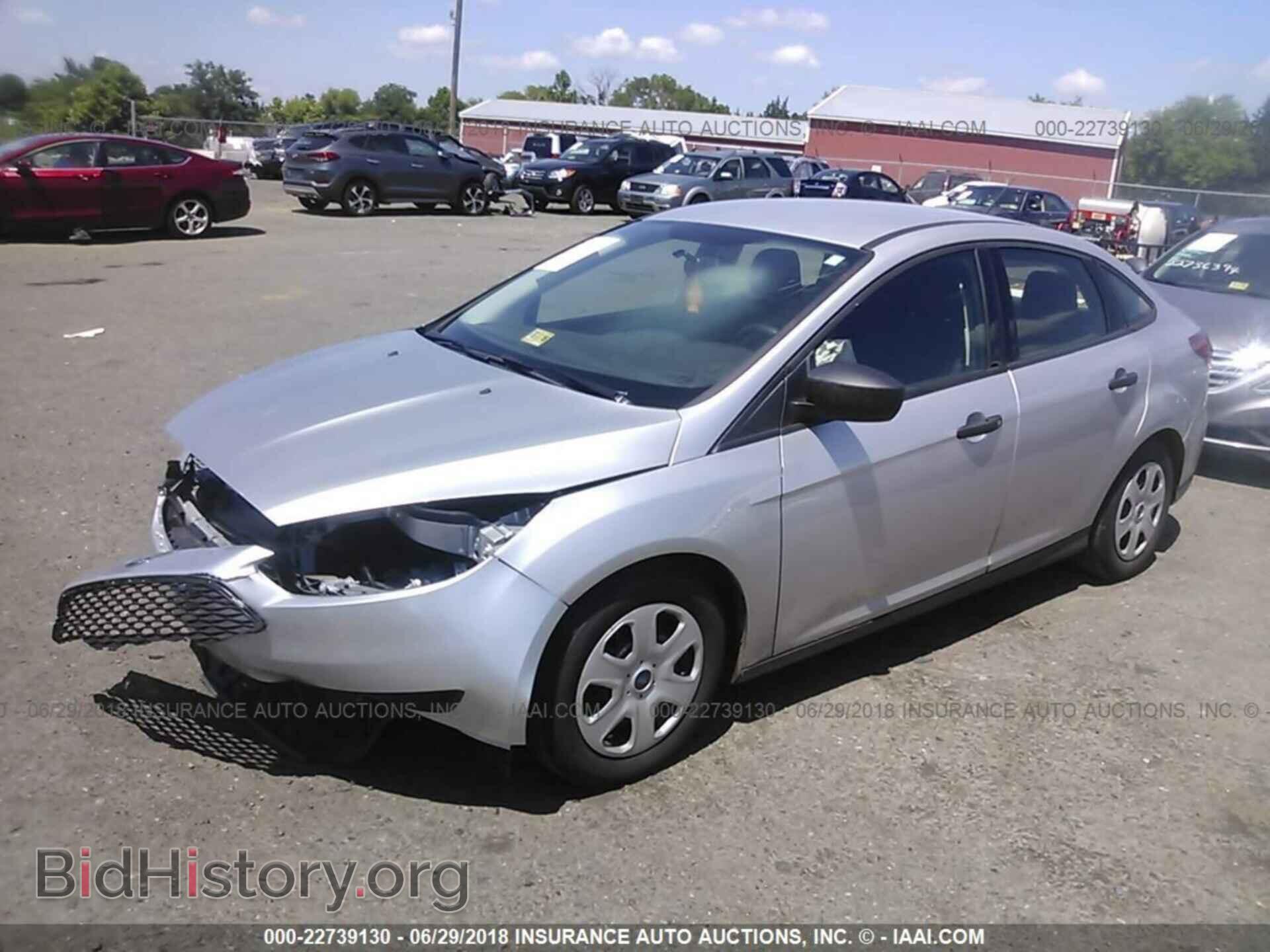 2016 Ford Focus - VIN: 1FADP3E21GL207620 - Photo 2