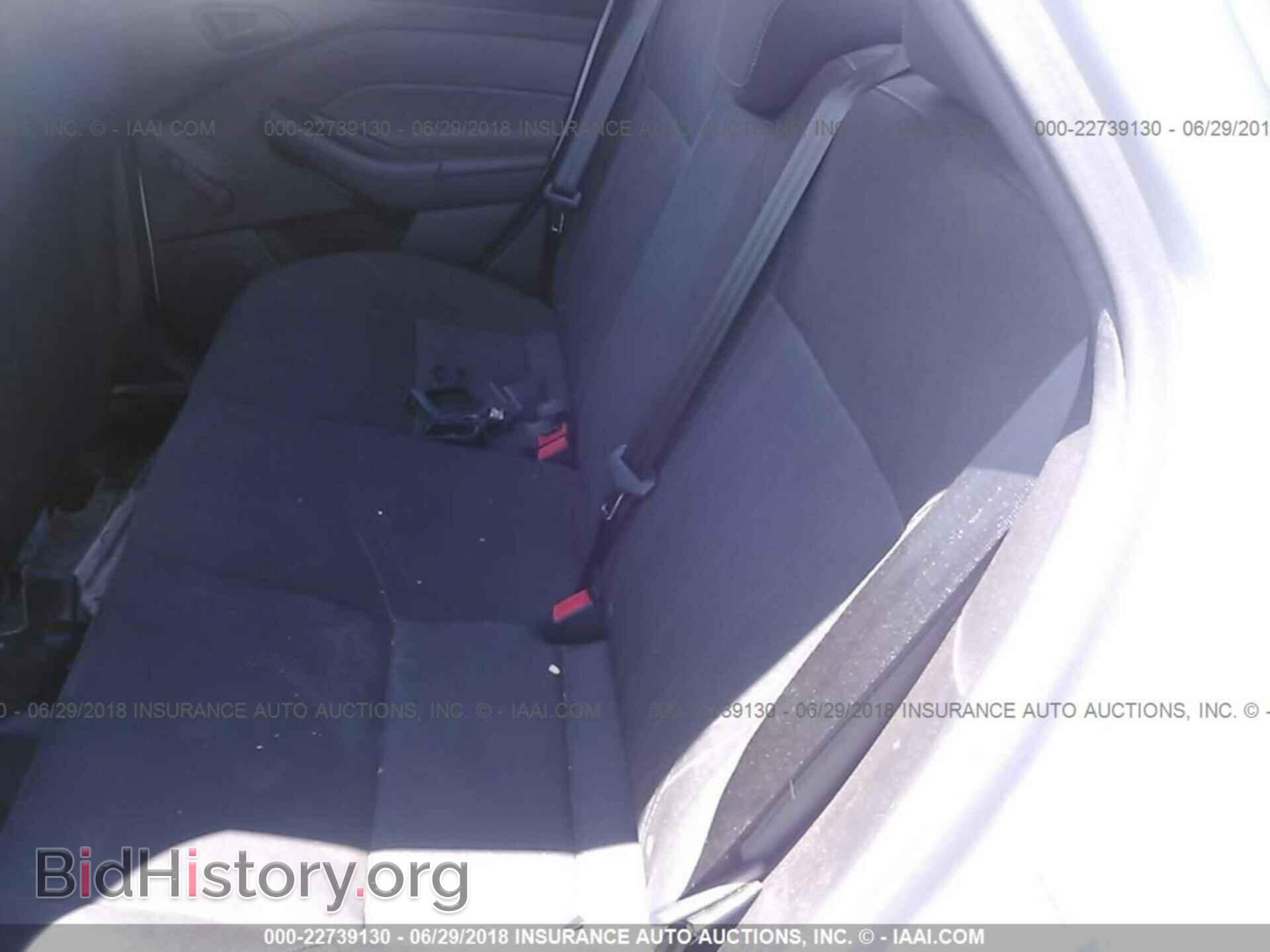 2016 Ford Focus - VIN: 1FADP3E21GL207620 - Photo 8