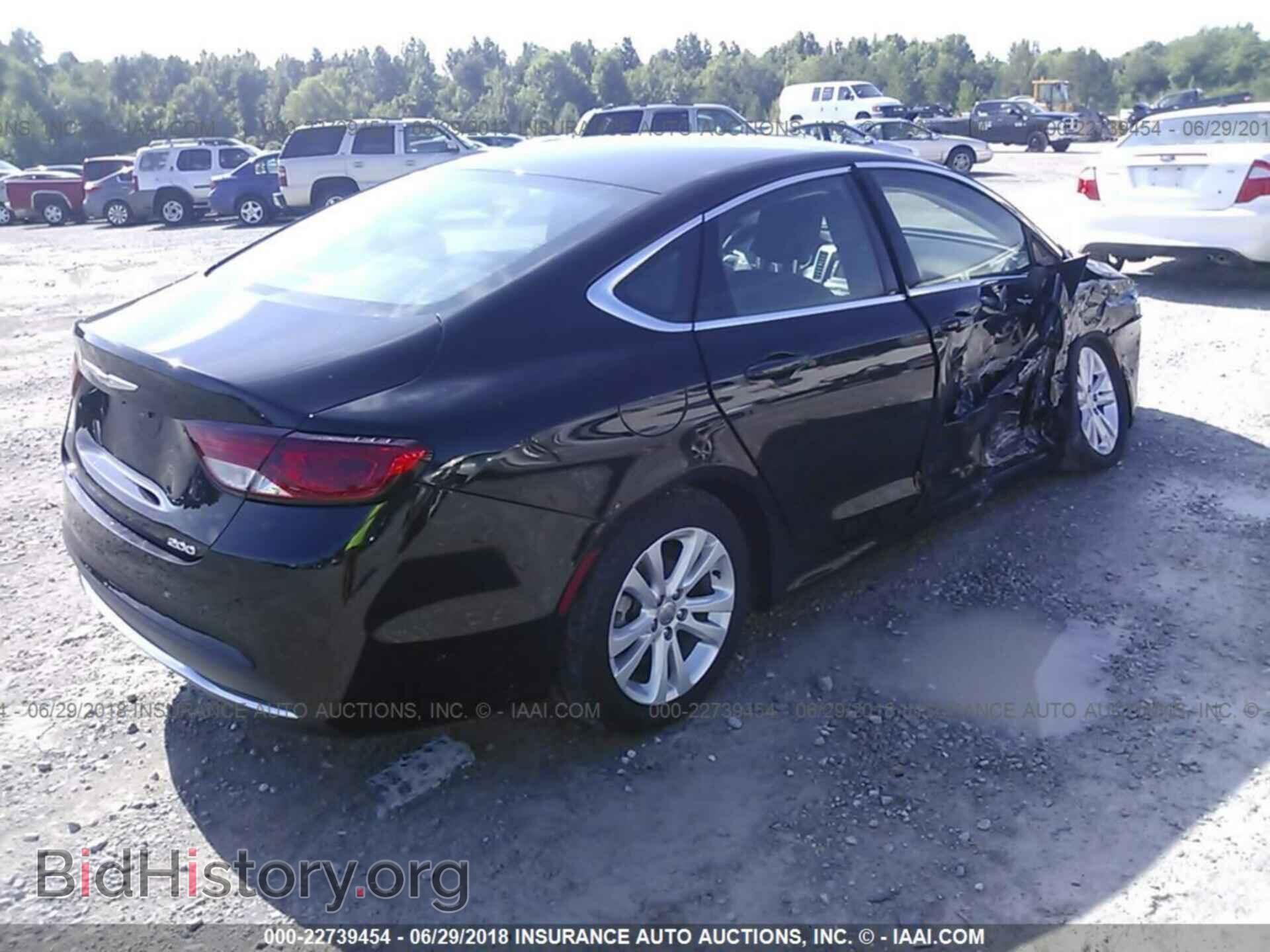 2016 Chrysler 200 - VIN: 1C3CCCAB5GN117242 - Photo 4