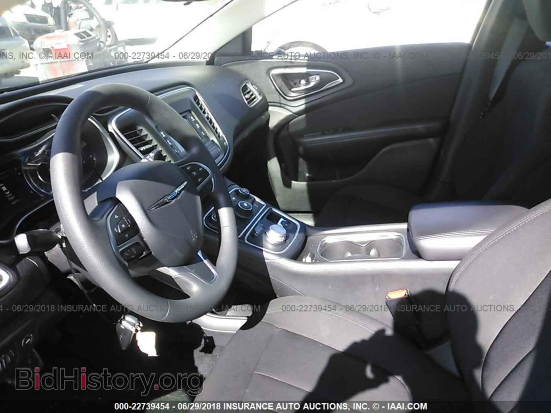 2016 Chrysler 200 - VIN: 1C3CCCAB5GN117242 - Photo 5