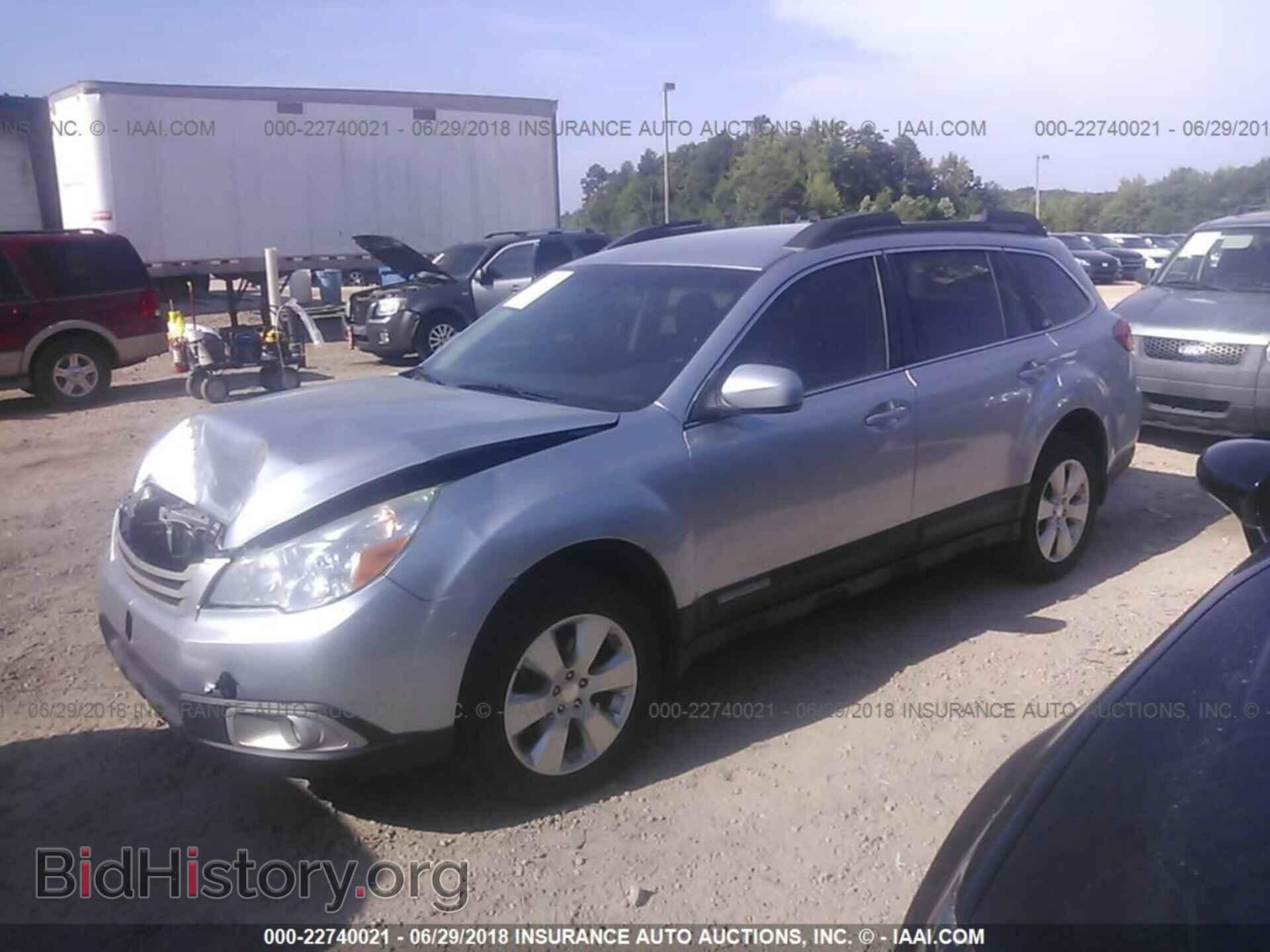 2012 Subaru Outback - VIN: 4S4BRBAC8C3282373 - Photo 2