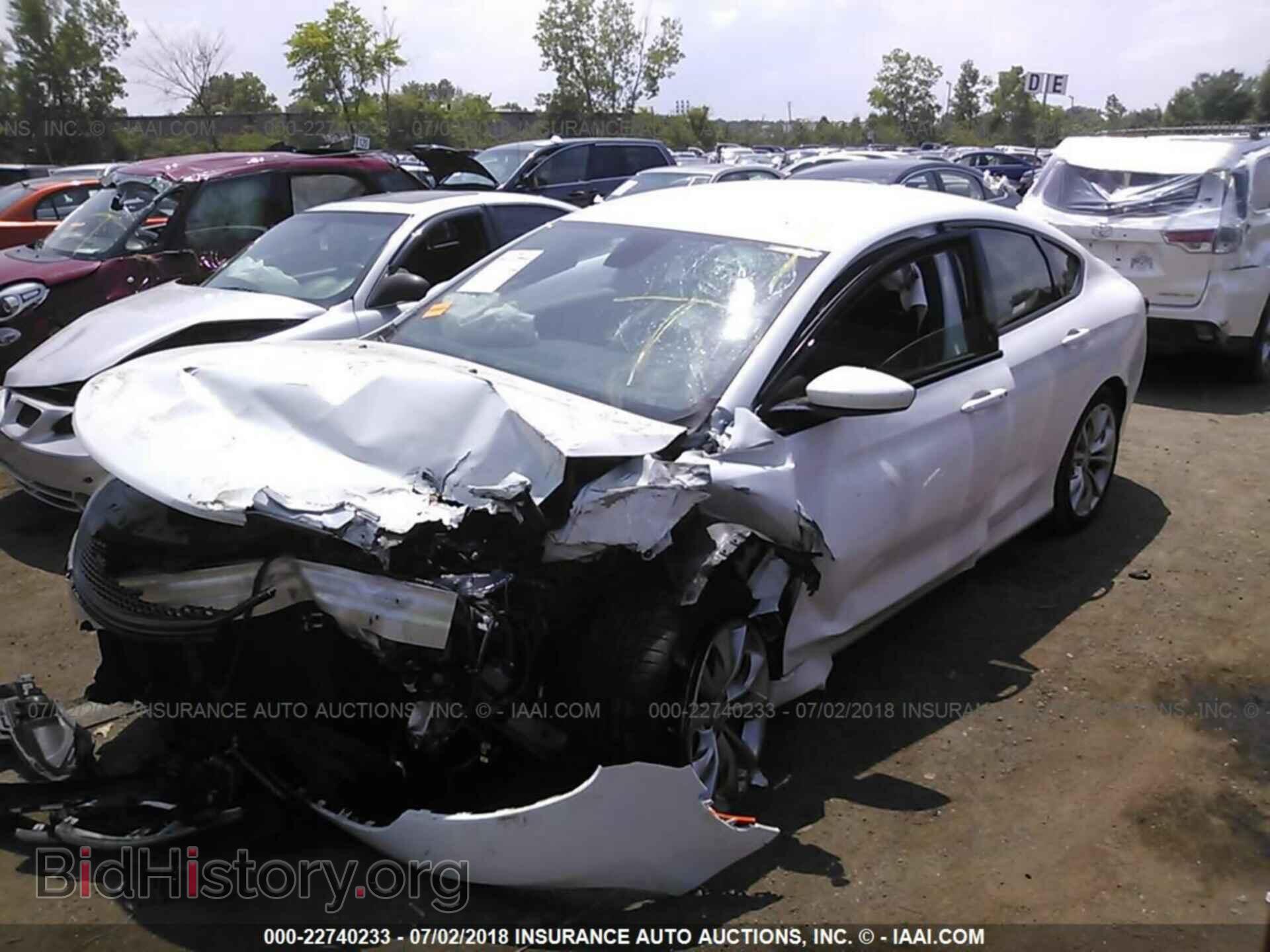 2015 Chrysler 200 - VIN: 1C3CCCBG8FN514839 - Photo 2